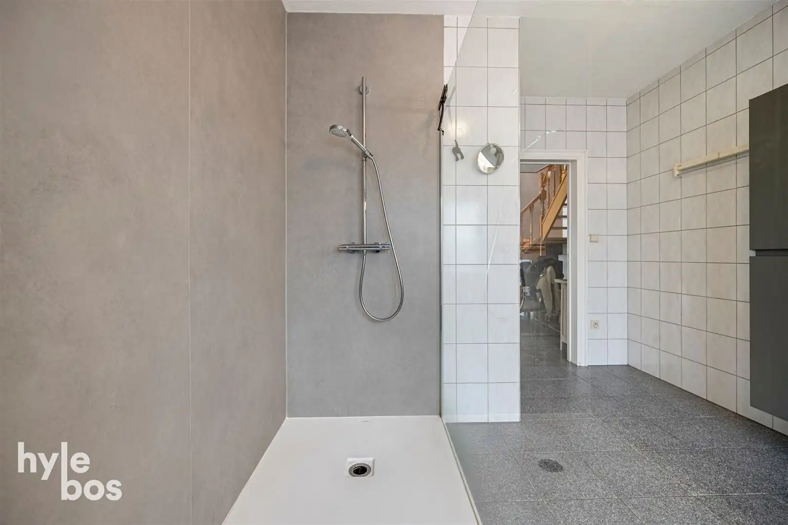 Ruime open bebouwing met 4 slaapkamers, garage en tuin in zeer rustige ligging foto 15