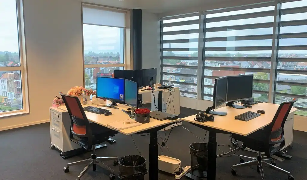 Gemeubeld kantoor in businesscenter Talentarena aan Dampoort station foto 4