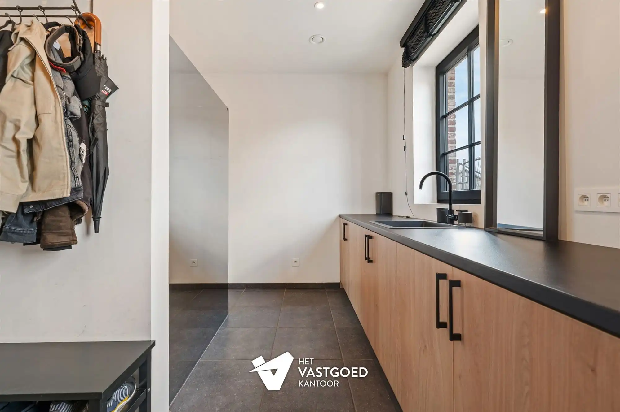 ZEER RUIME RECENTE WONING (266M²) MET LEUKE TUIN TE WIJCHMAAL foto 14