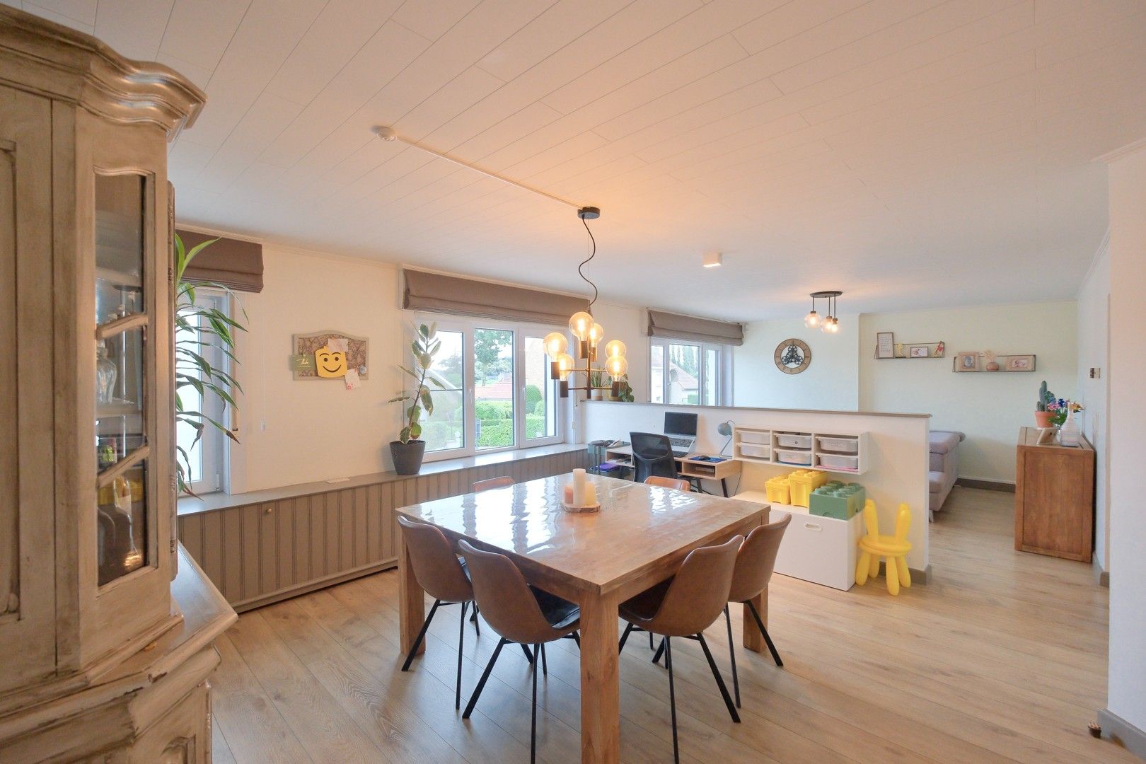 Instapklare handelswoning op toplocatie in Torhout! foto 14