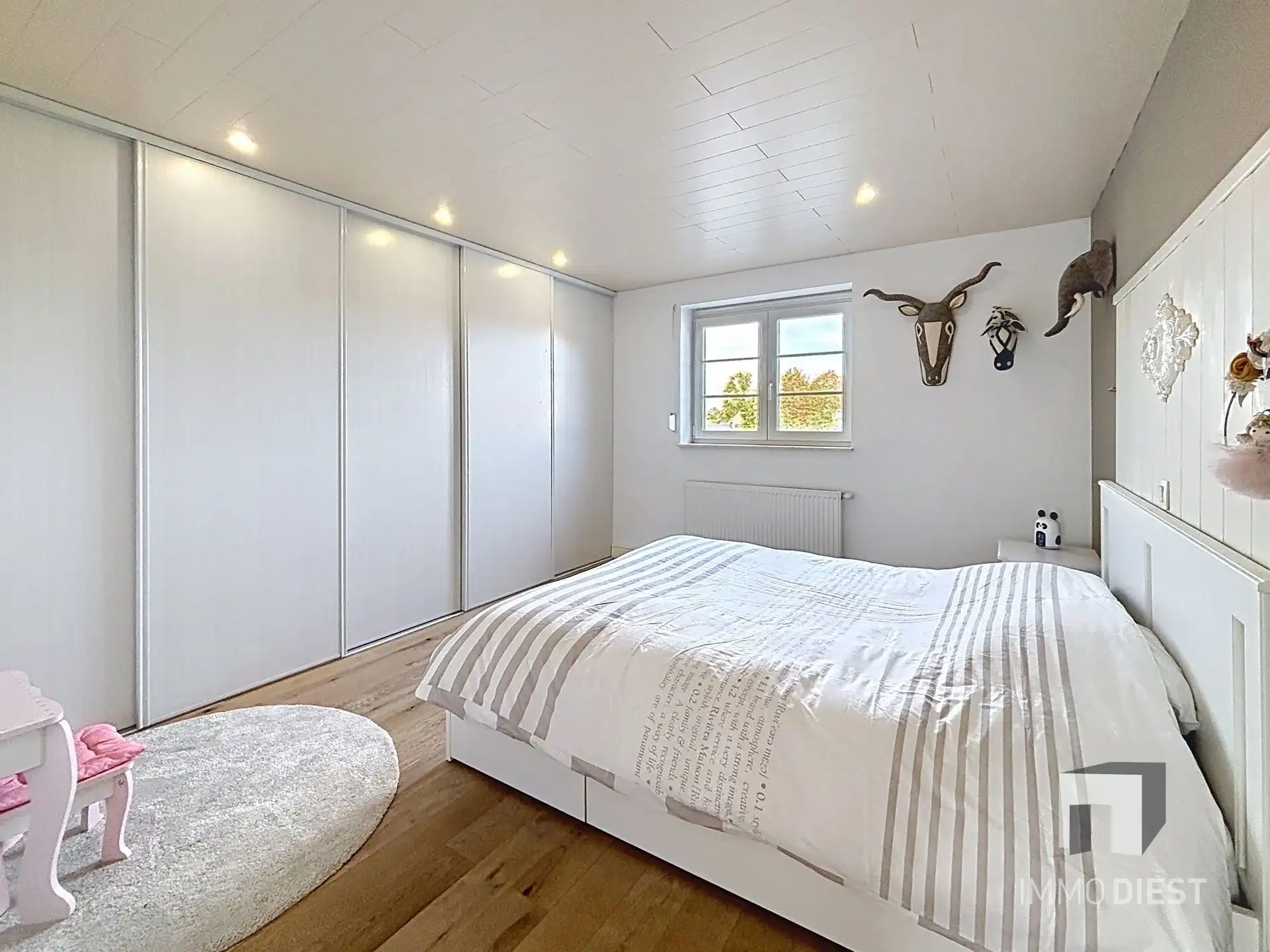 Trendy - volledig gerenoveerde woning met 3 slaapk en 2 badkamers foto 17