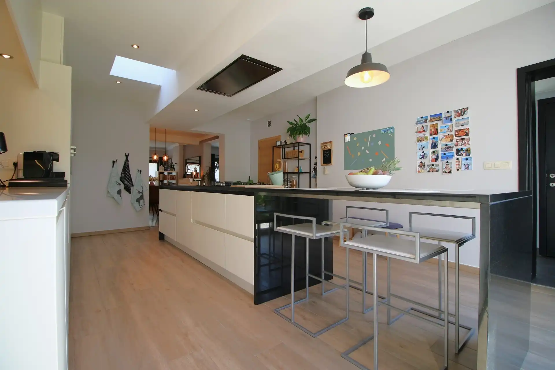 Instapklare gerenoveerde woning met 4 slpks. en aparte garage in doodlopende straat foto 7