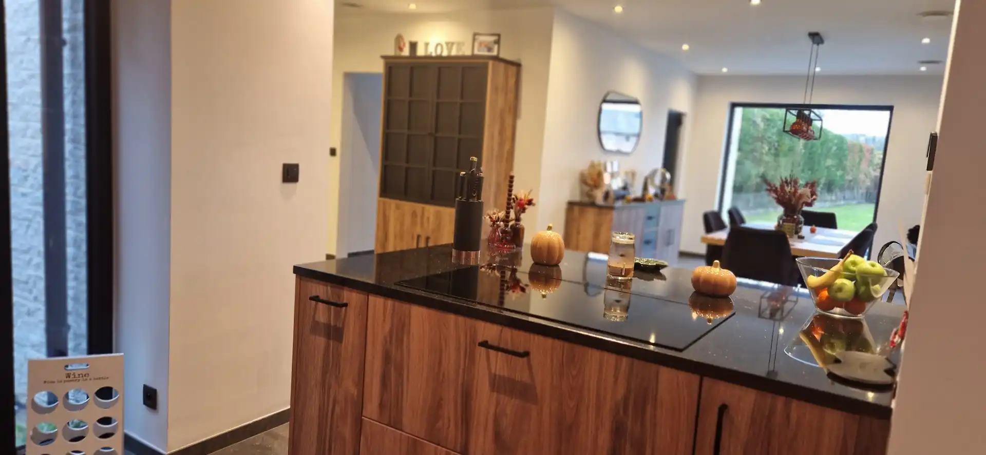 Prachtig  gerenoveerde en rustig gelegen EENGEZINSWONING (2024), bewoonbaar: 192m², met mooie leefruimten, 3 slaapkamers, garage 2 wagens en grote tuin op 14 are 54 ca. foto 8