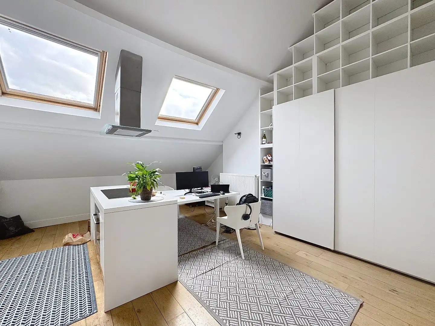 Te Huur: Stijlvol & Lichtrijk bemeubeld dakappartement in hartje Leuven foto 8