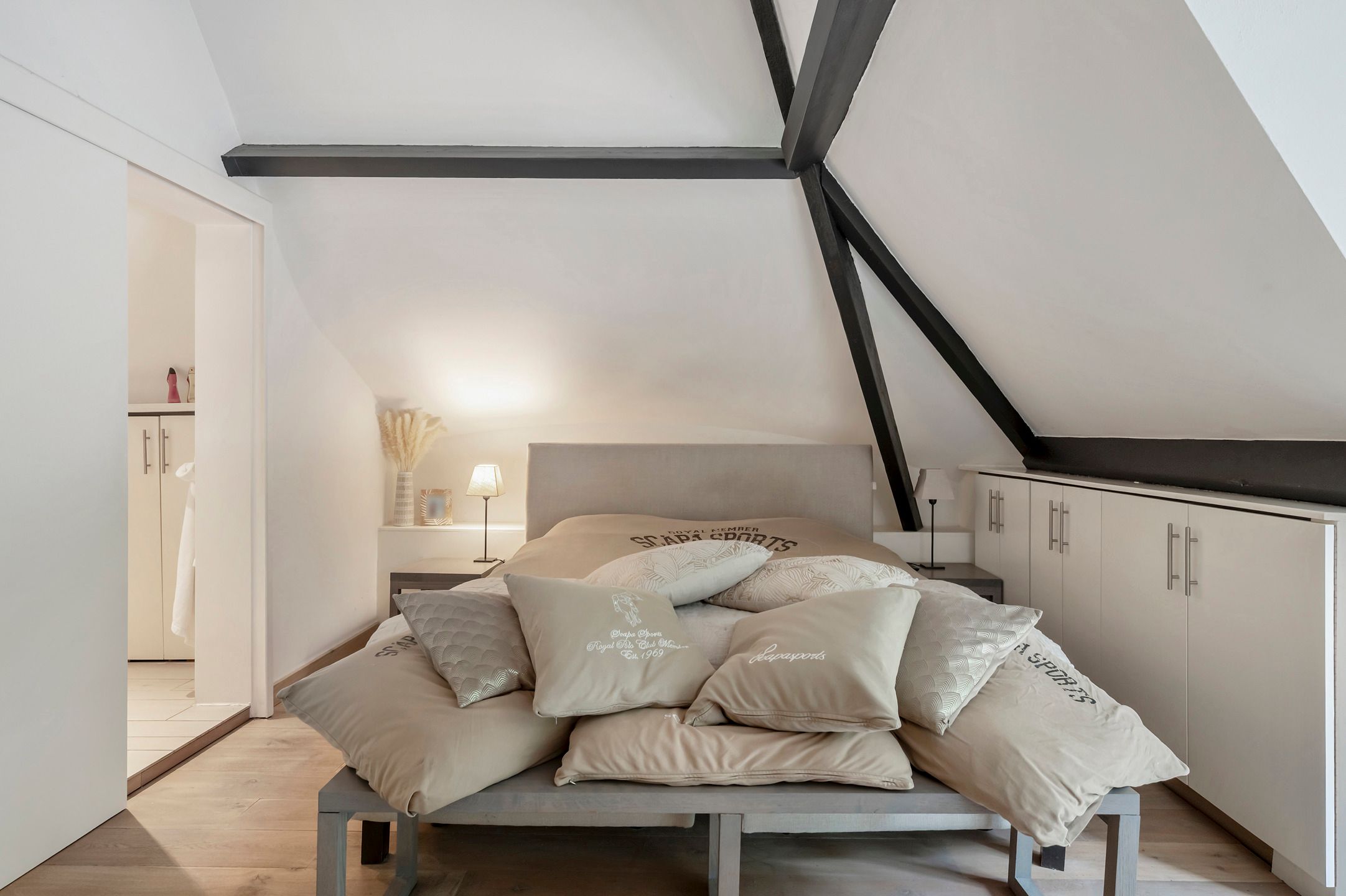 Charmante rietgedekte villa foto 25