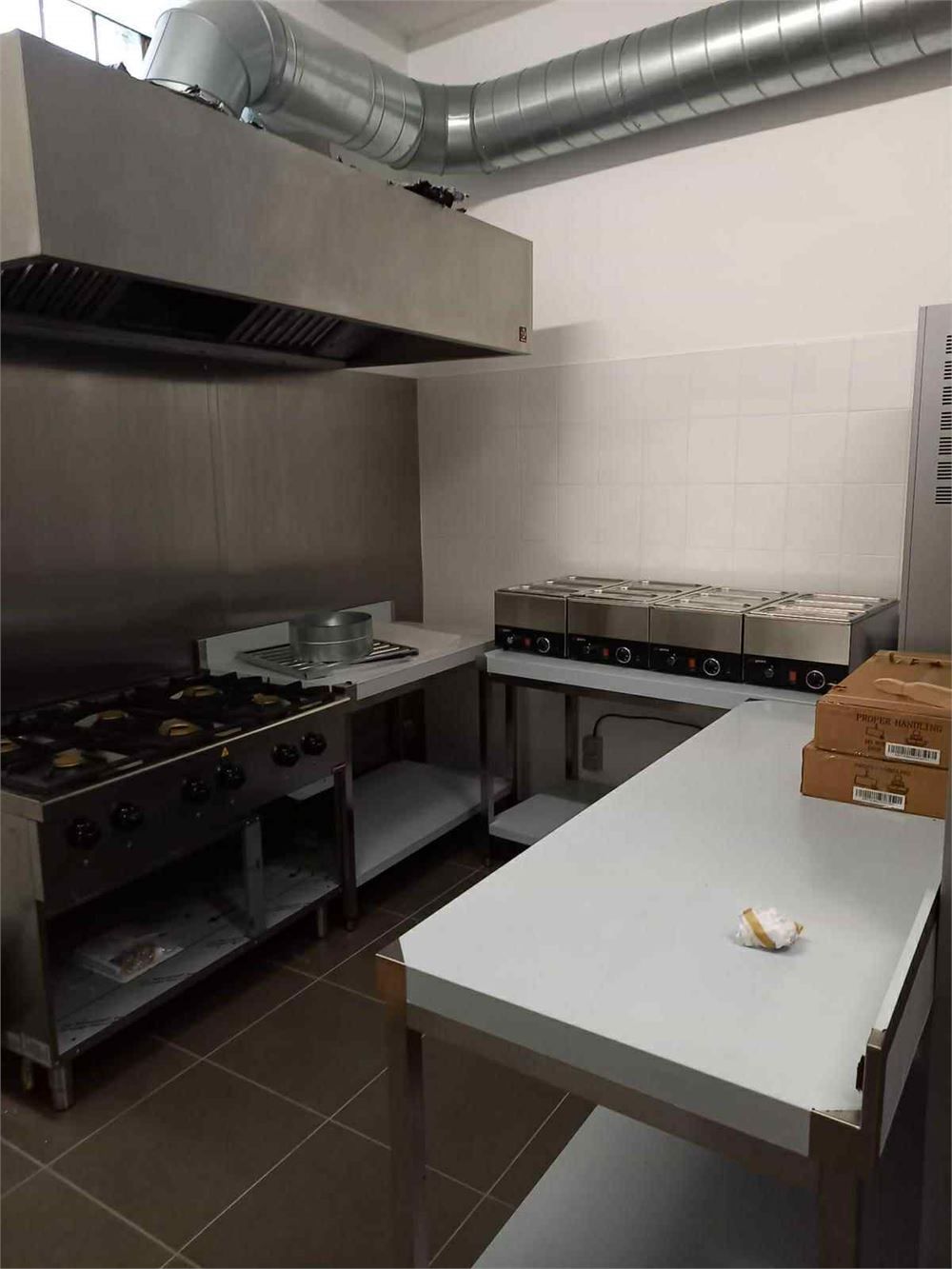 COMMERCIEEL GELIJKVLOERS HALLE BEESTENMARKT foto 8