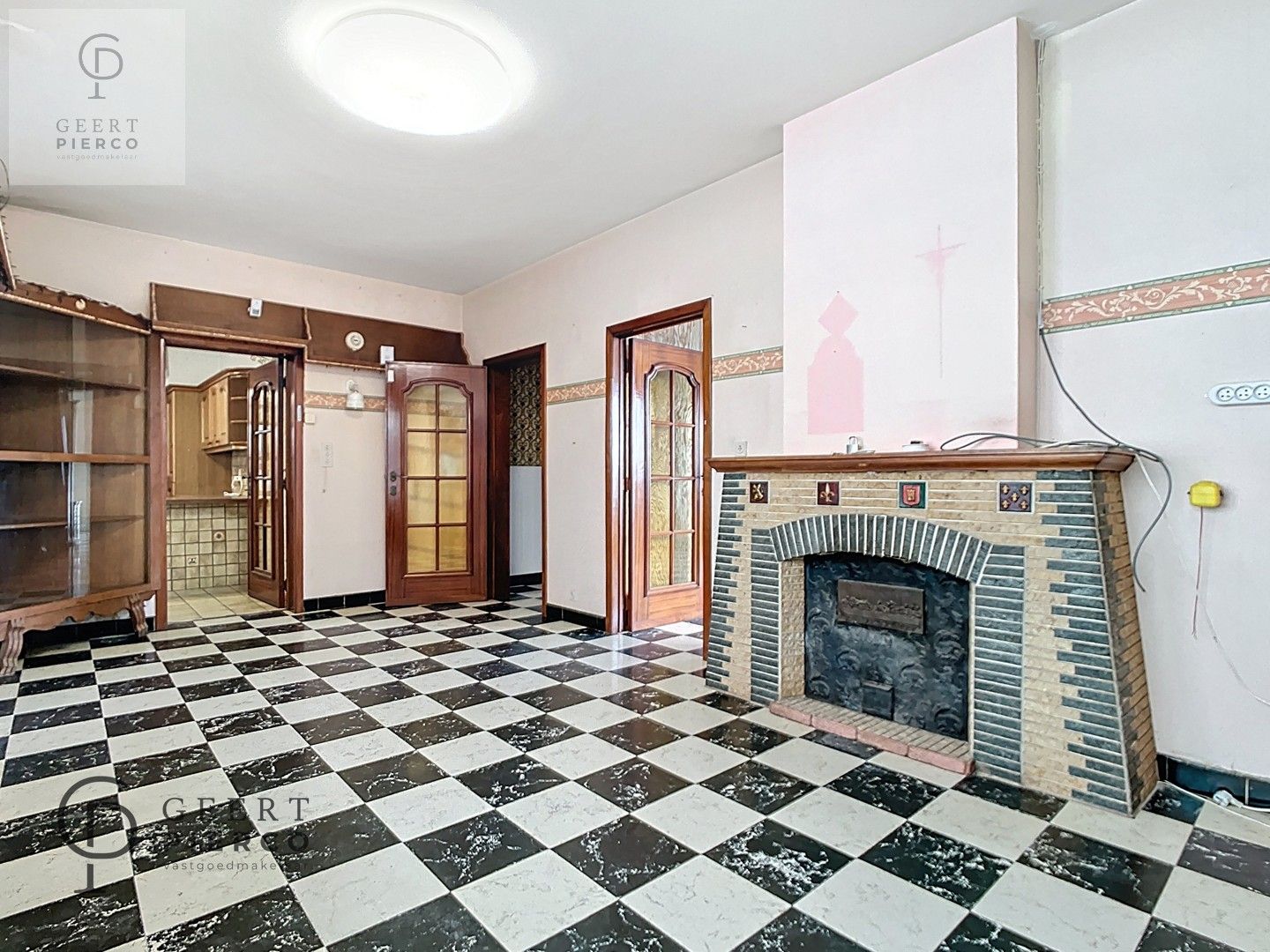 Deze te renoveren woning is gelegen in het landelijke Rumsdorp en dit op slechts enkele minuten rijden van Landen, Zoutleeuw en Tienen. foto 9