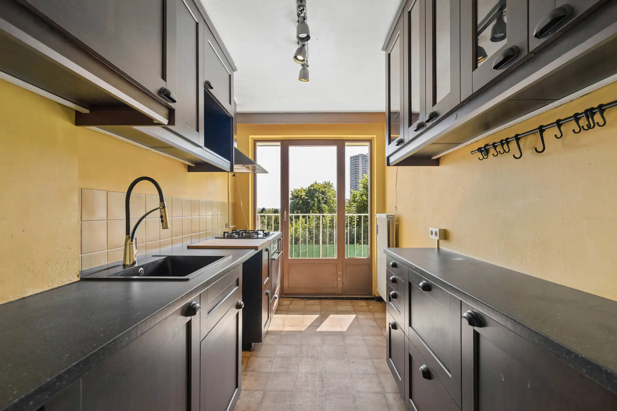 Appartement met 2 slaapkamers van ± 70 m² + groot terras foto 4