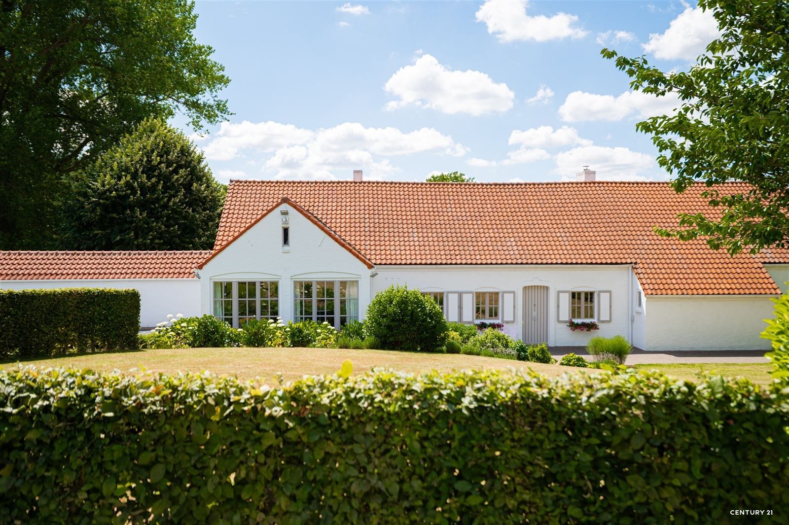 Landhuis met tuin en weide op +/-  78are foto 2