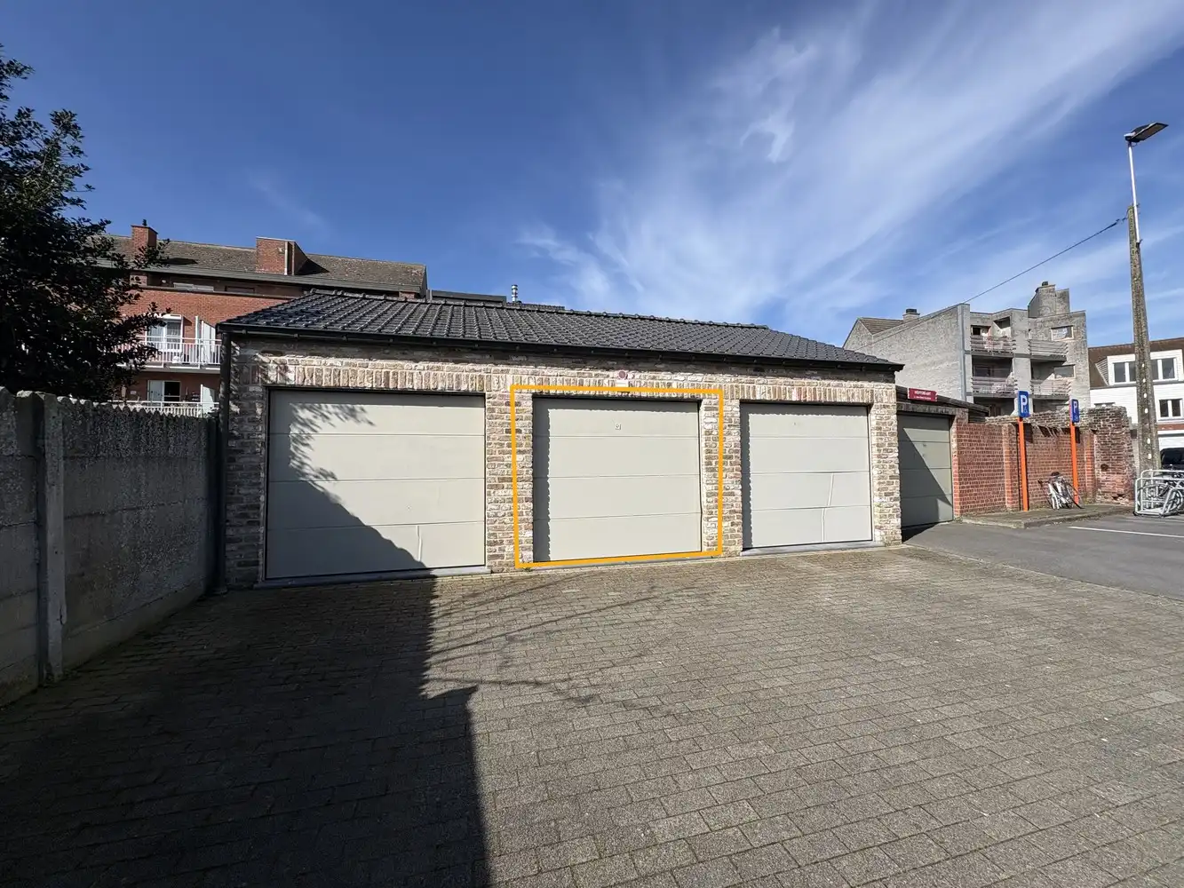 Lichtrijk appartement met twee slaapkamers + garage foto 13