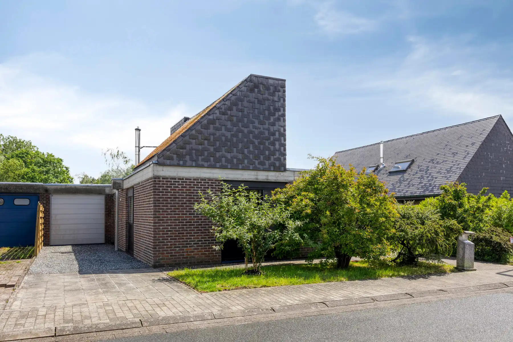 Hoofdfoto van de publicatie: Bungalow met 4 slaapkamers, zonnepanelen, tuin en garage