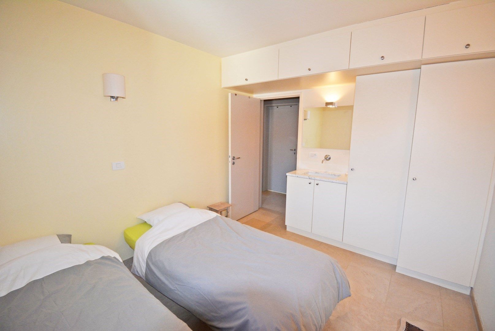 Stijlvol appartement met 4 gevels op een volledige 2e verdieping met lift in Duinbergen op 100m van de zee met zeezicht en inpandige garage foto 16
