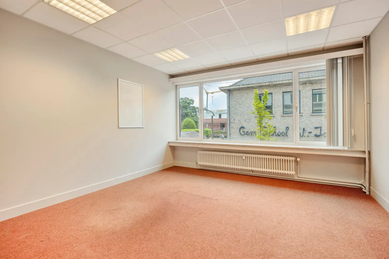 Handelsruimte met kantoren en ruime opslag in het centrum foto 19