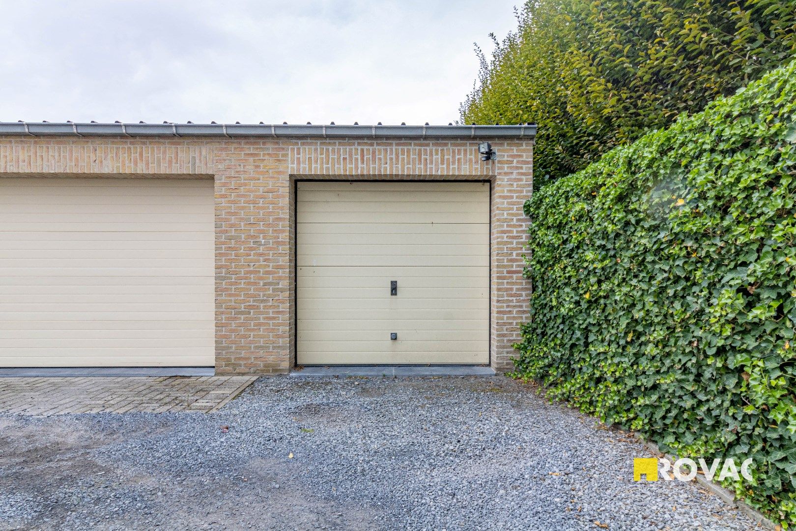 Verzorgde bel-étage woning met terras en garage foto 15