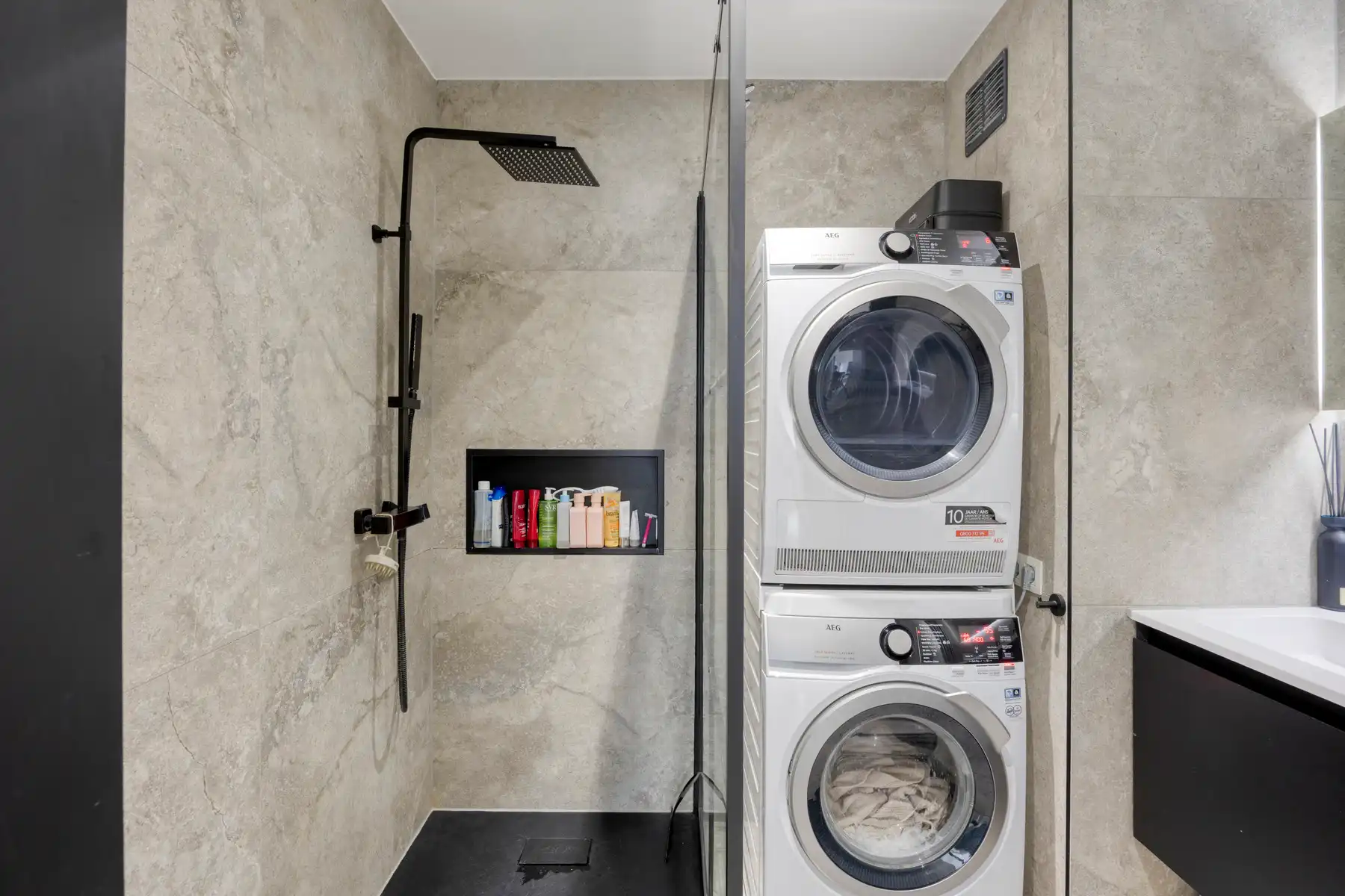 Gerenoveerd 3-slaapkamer appartement foto 17