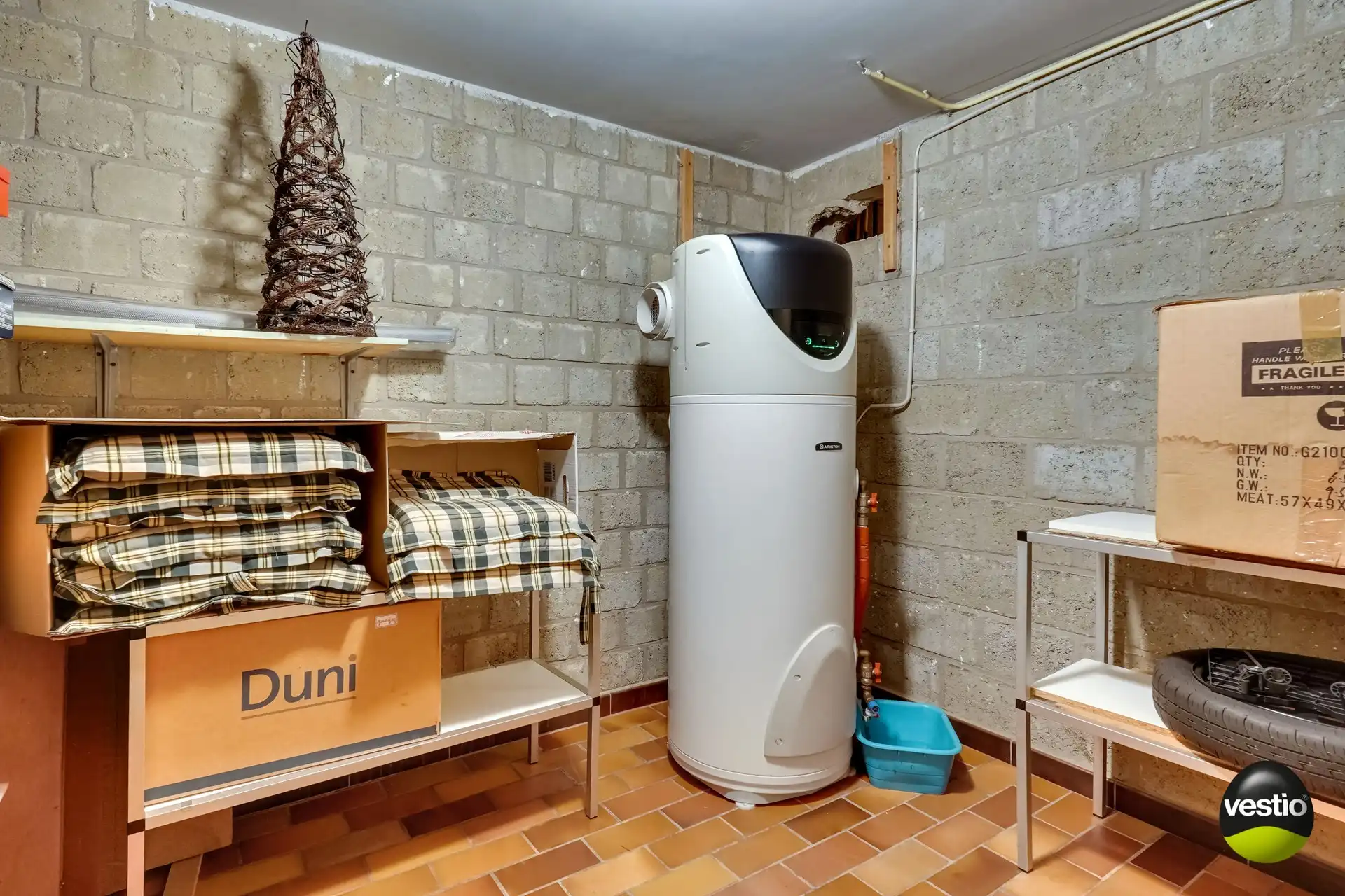 GELIJKVLOERS APPARTEMENT 3 SLAAPKAMERS 171 M² + HANDELSRUIMTE + TUIN + 5 GARAGES + ZOLDER foto 48