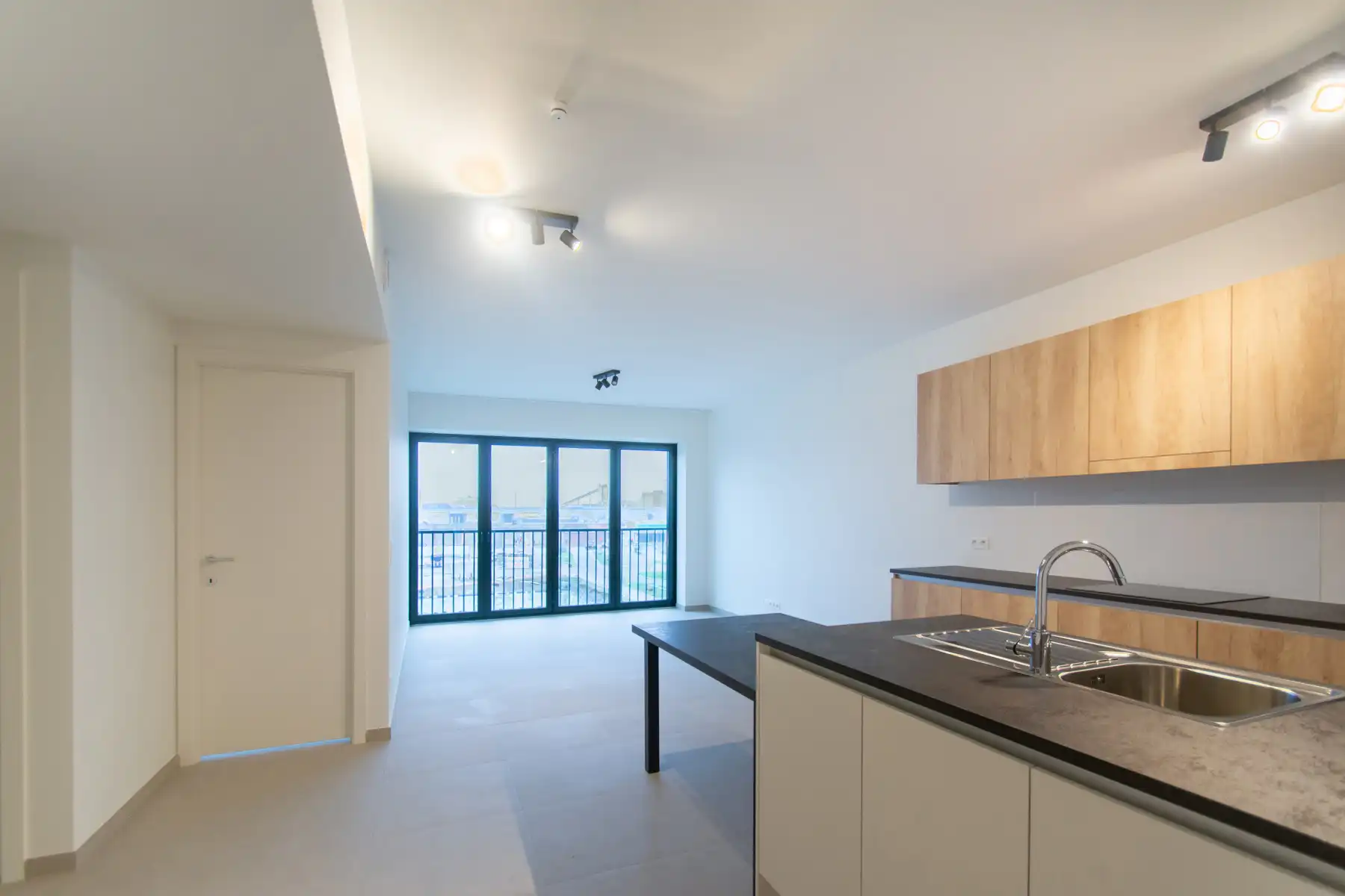 Prachtig nieuwbouwappartement met 2slpk. en balkon foto {{pictureIndex}}