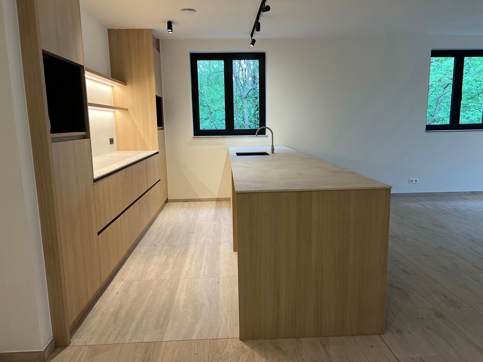 Luxueus app (131m²) met 2 slpk + bureau, terras en parking foto 2