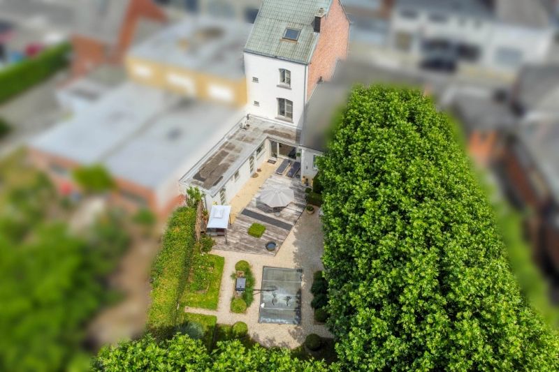 Karaktervolle woning met grote tuin en achteruitweg foto 10