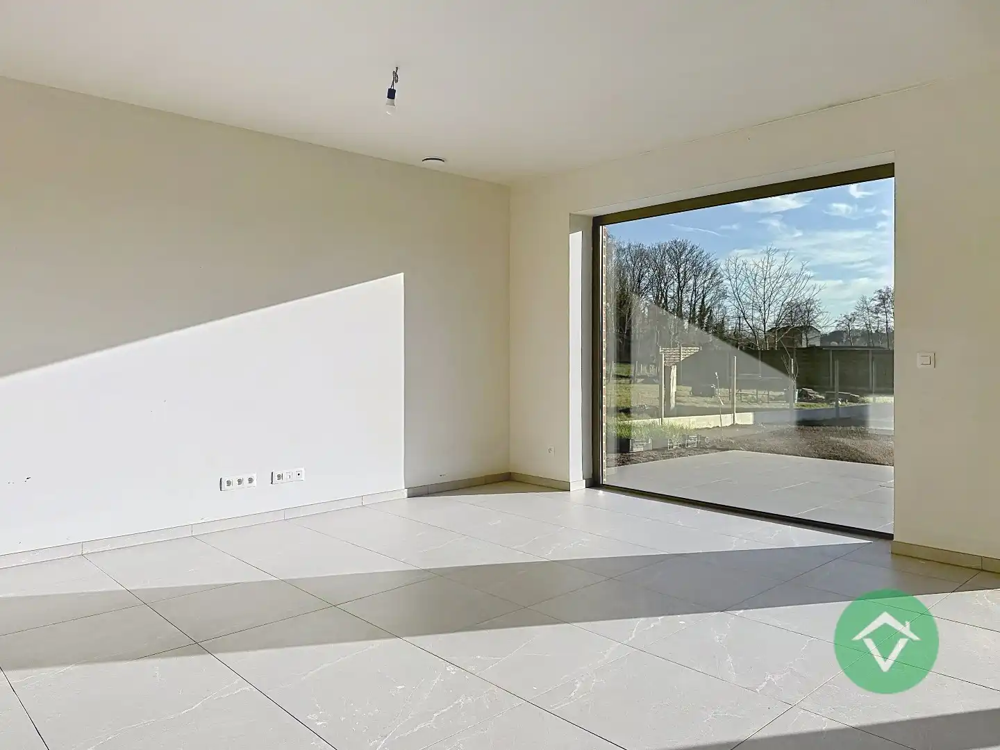 Volledig nieuwe woning met 4 slaapkamers en diepe tuin te Wijnendale foto 3