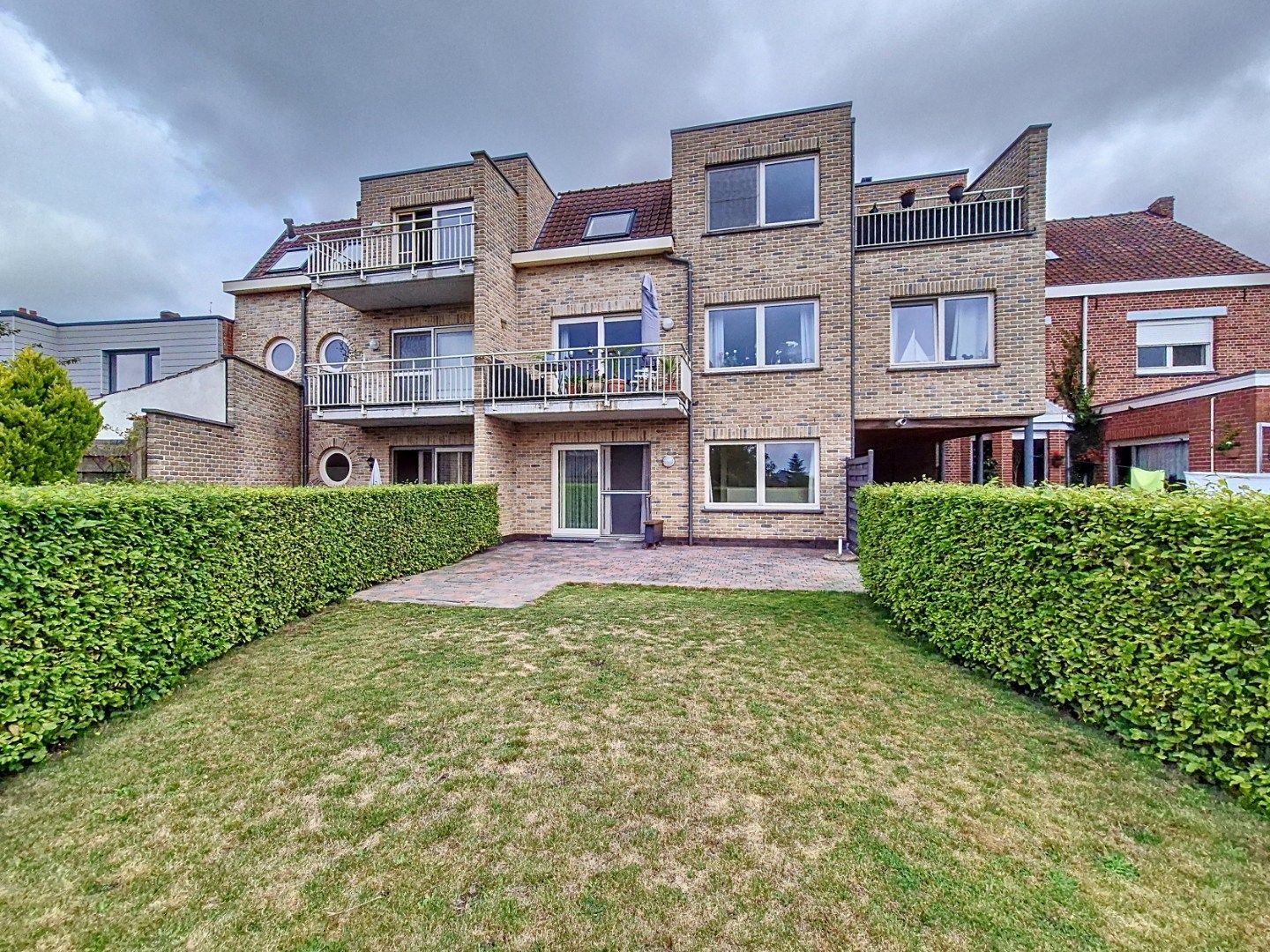 Gelijkvloers appartement met 1 slpk en garage foto {{pictureIndex}}