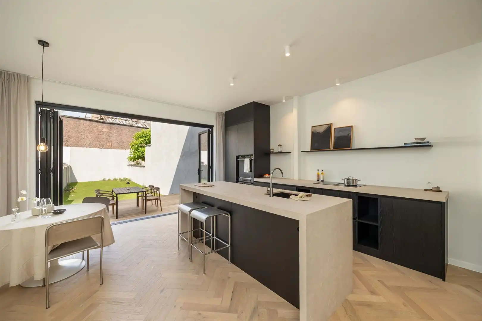 Luxueuze gerenoveerde herenwoning op toplocatie foto 9