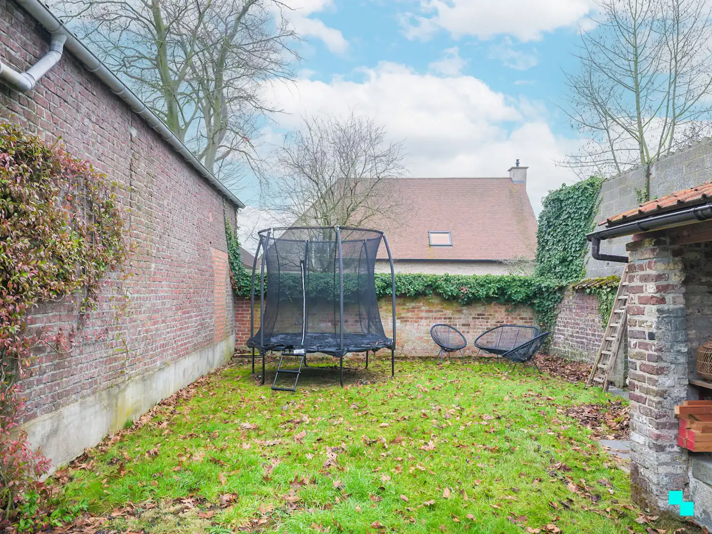 Instapklare rijwoning te Bottelare dorp met garage en tuin foto 28