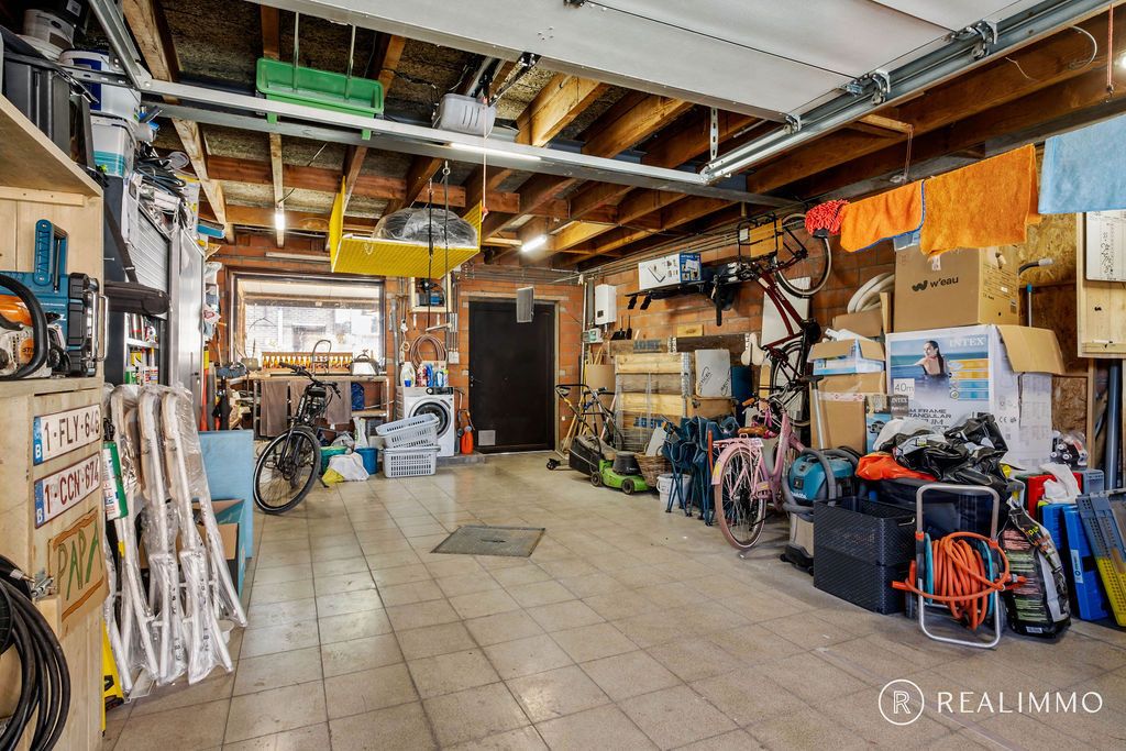 Instapklare woning met tuin, garage en carport foto 18