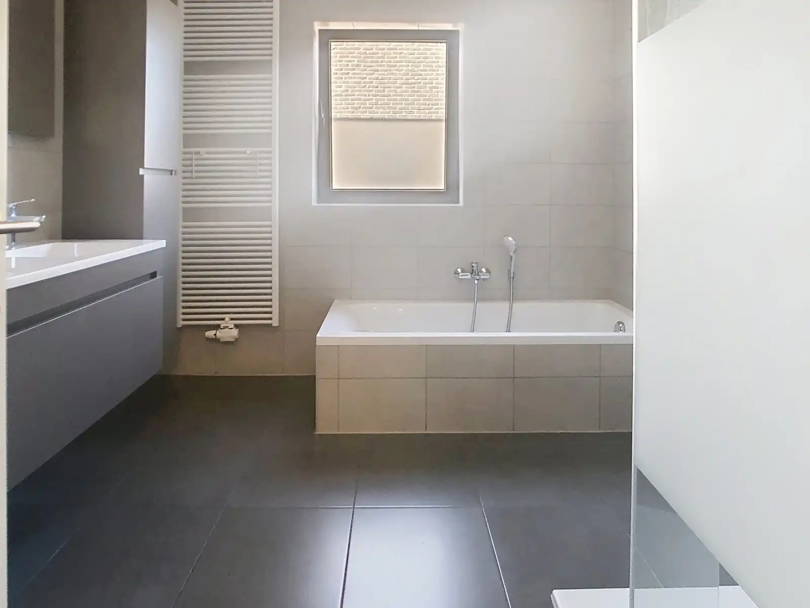 Duplex met 2 ruime slaapkamers, terras en garage foto 19