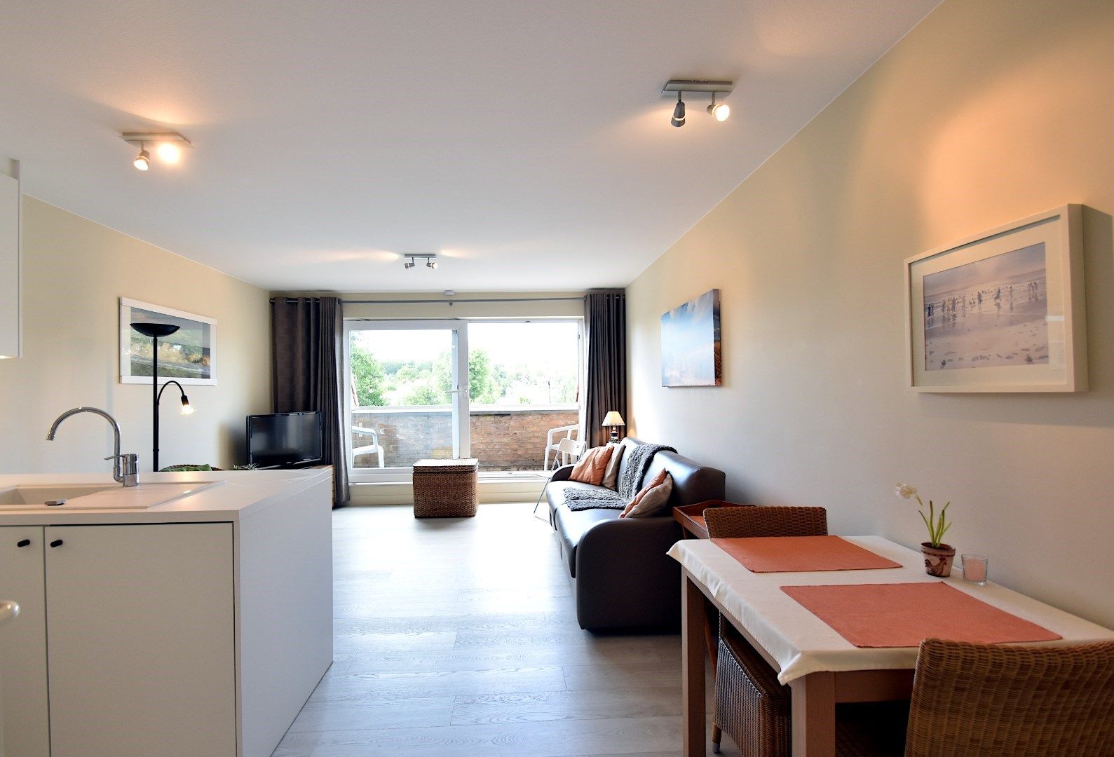 Recent gerenoveerde en modern ingerichte studio met zicht op het Duinenbos foto 12