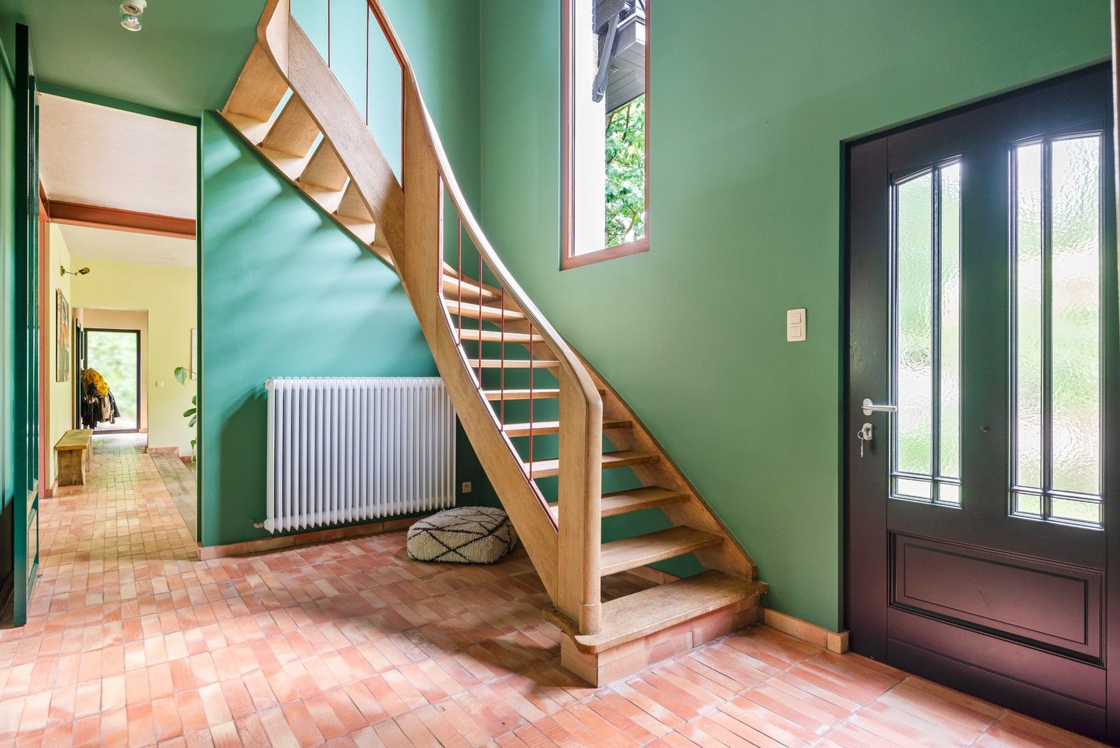 Stijlvolle, vrijstaande villa met zonnige tuin en zwemvijver foto 3