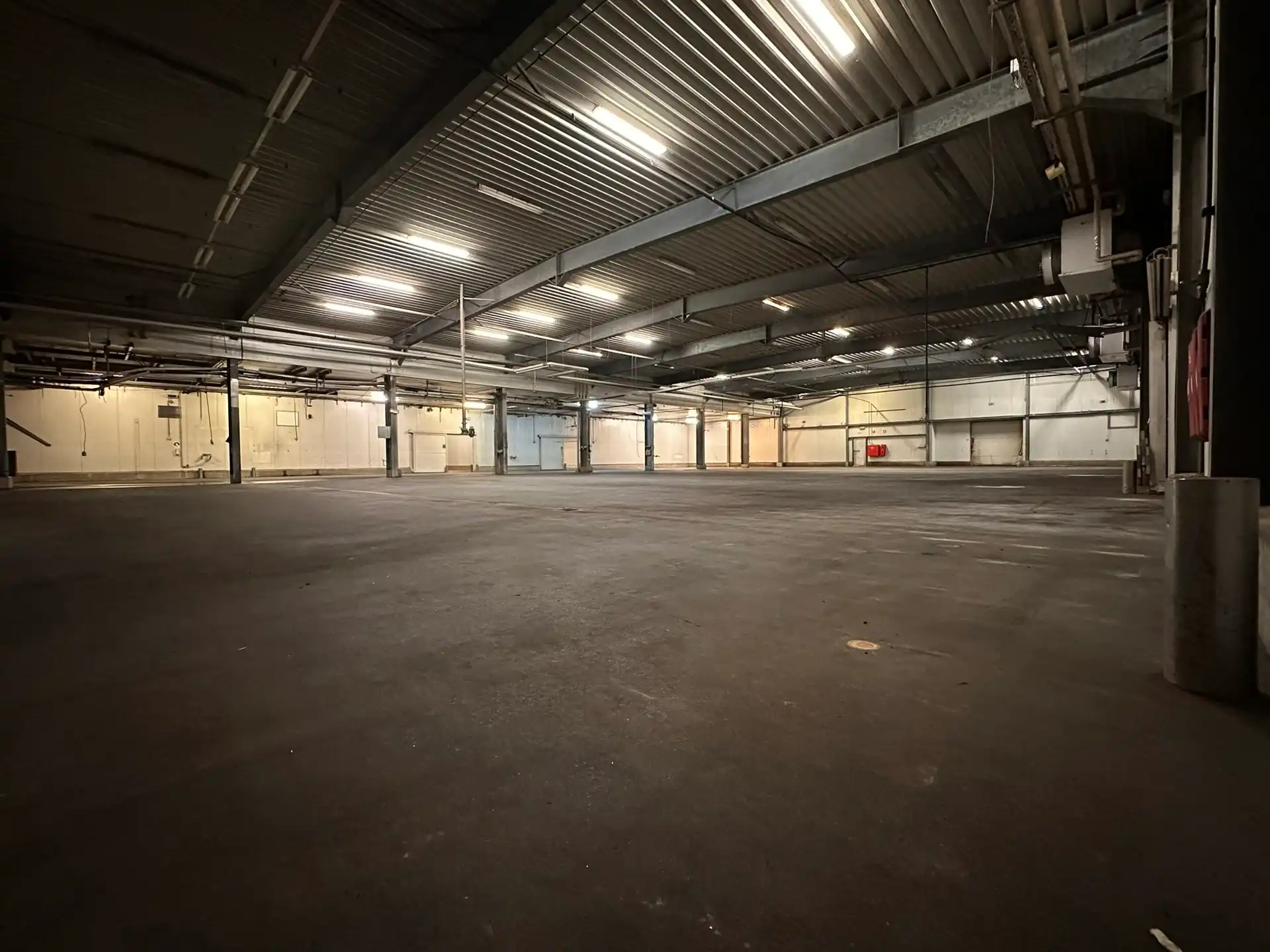 Semi-industrieel gebouw te huur foto 4