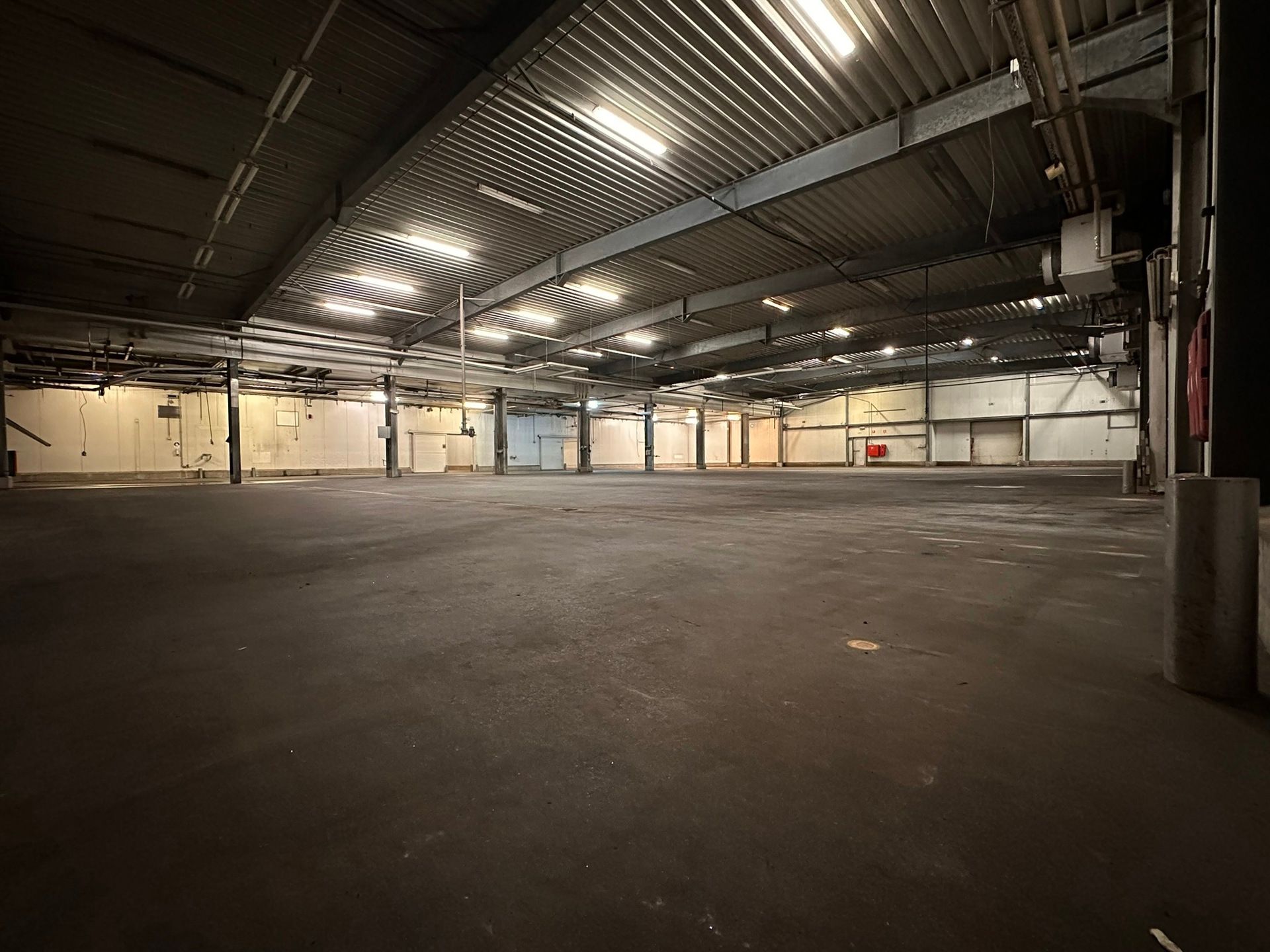 Semi-industrieel gebouw te huur foto 4