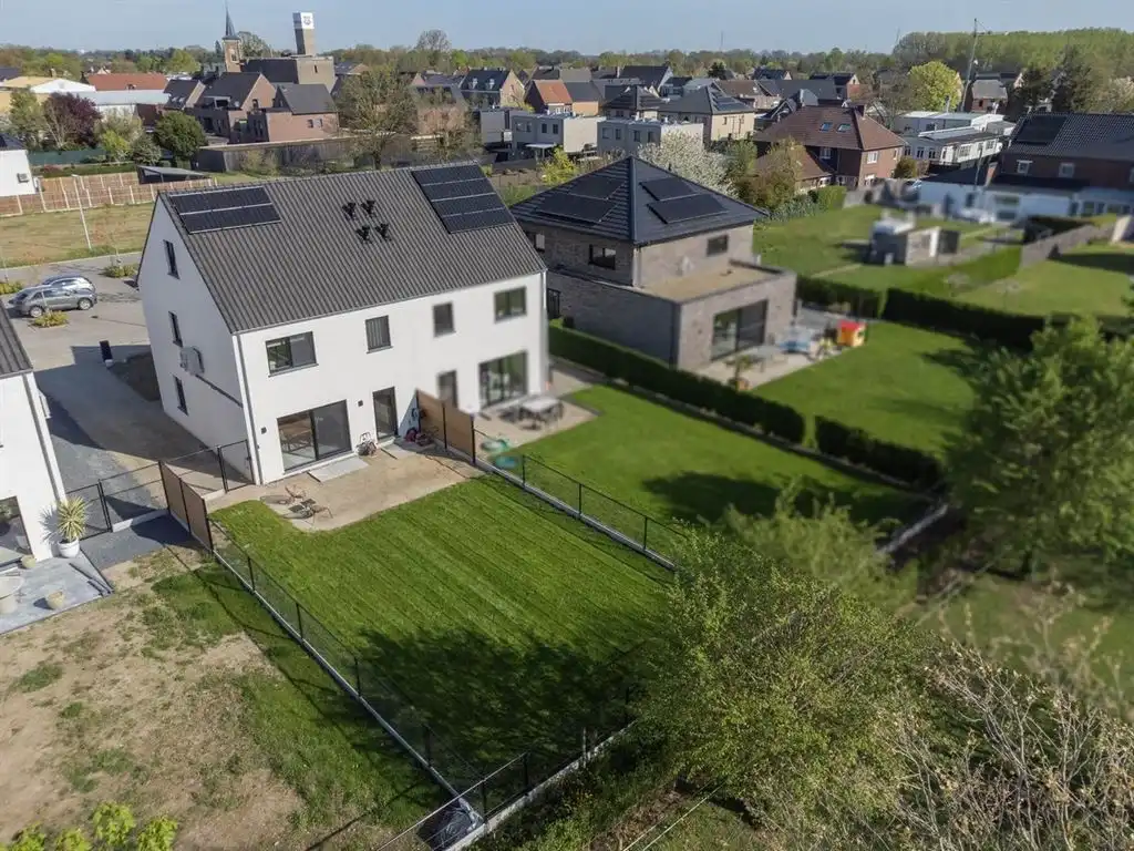 Halfvrijstaande stijlvolle nieuwbouwwoning met landelijke uitstraling foto 38