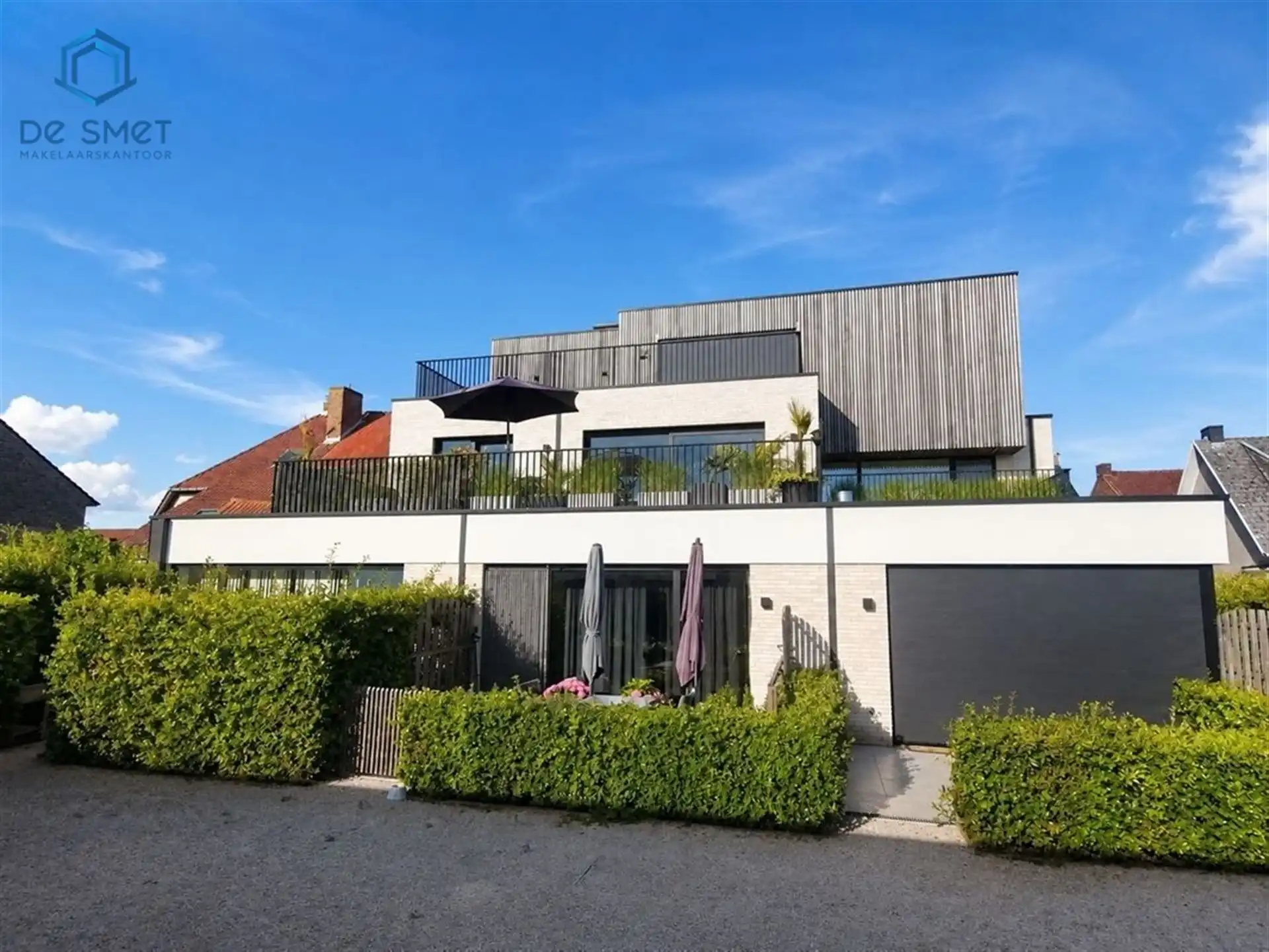 Recent en stijlvol appartement met ruim zuidwestgericht terras foto {{pictureIndex}}