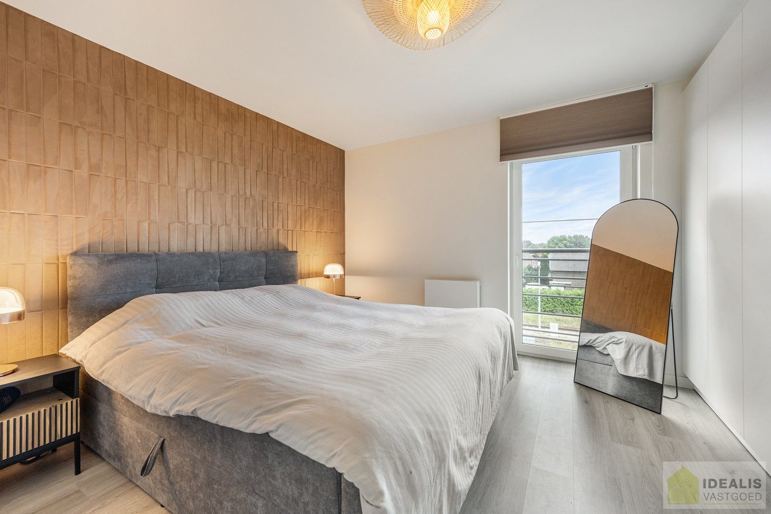 IDEALIS VASTGOED – PERFECT ONDERHOUDEN INSTAPKLAAR APPARTEMENT met een bewoonbare oppervlakte van 91m² bestaande uit een prachtige leefruimte, 2 zeer ruime slaapkamers, een aangenaam terras en ondergrondse parkeerplaats! Het appartement is gelegen in hartje Pelt op wandelafstand van horeca, shopping en openbaar vervoer! foto 17
