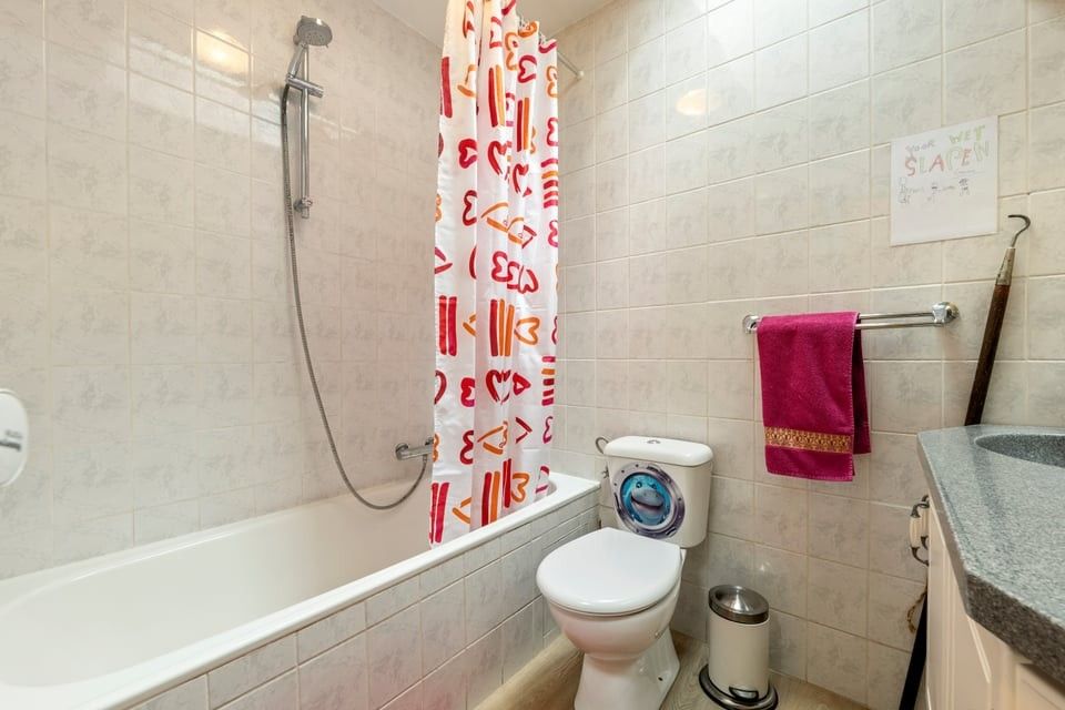 INSTAPKLARE WONING MET 4 SLAAPKAMERS EN 2 BADKAMERS OP EEN GOEDE LOCATIE foto 36