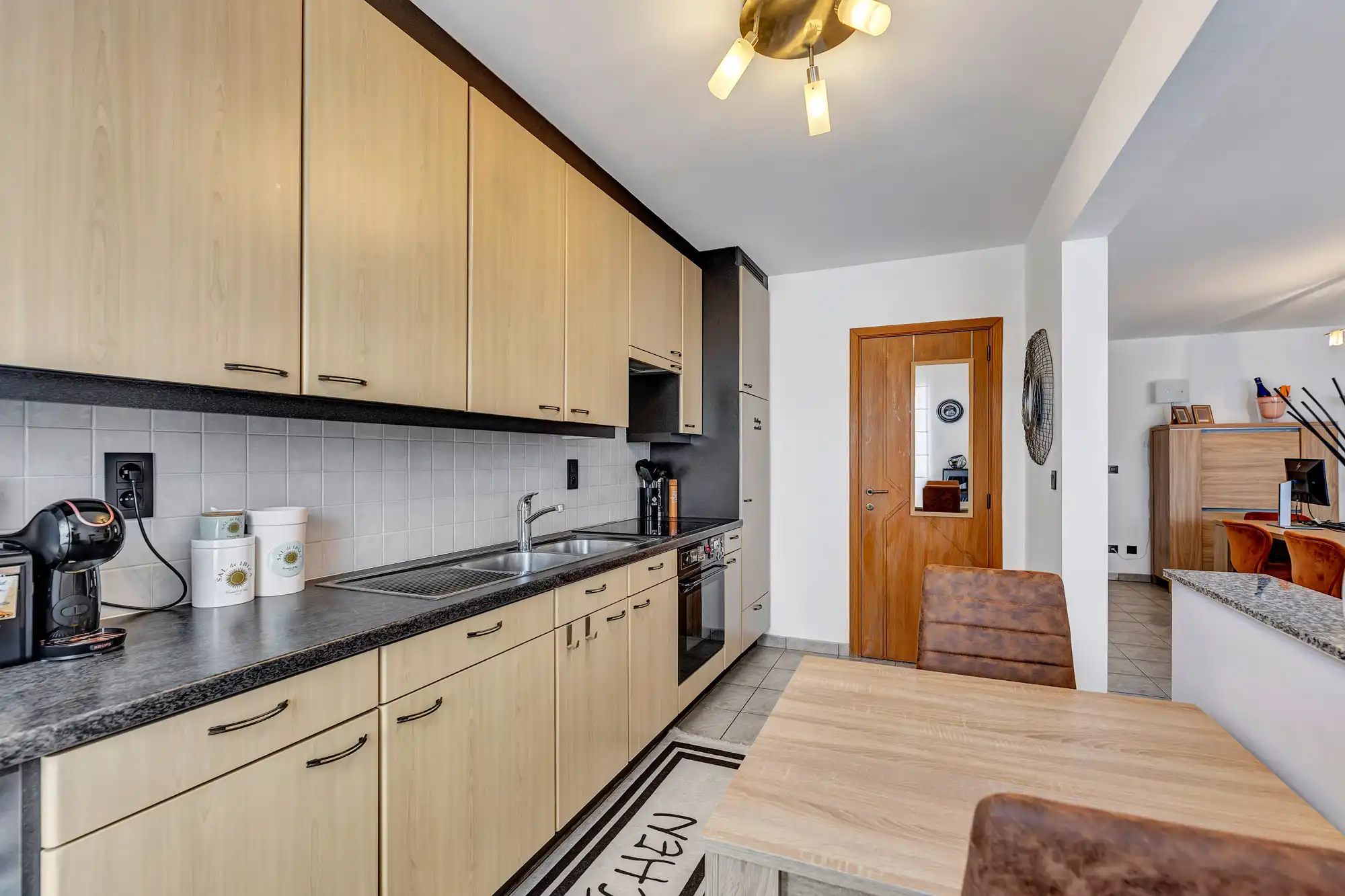 Instapklaar, centraal gelegen appartement met garage foto 9