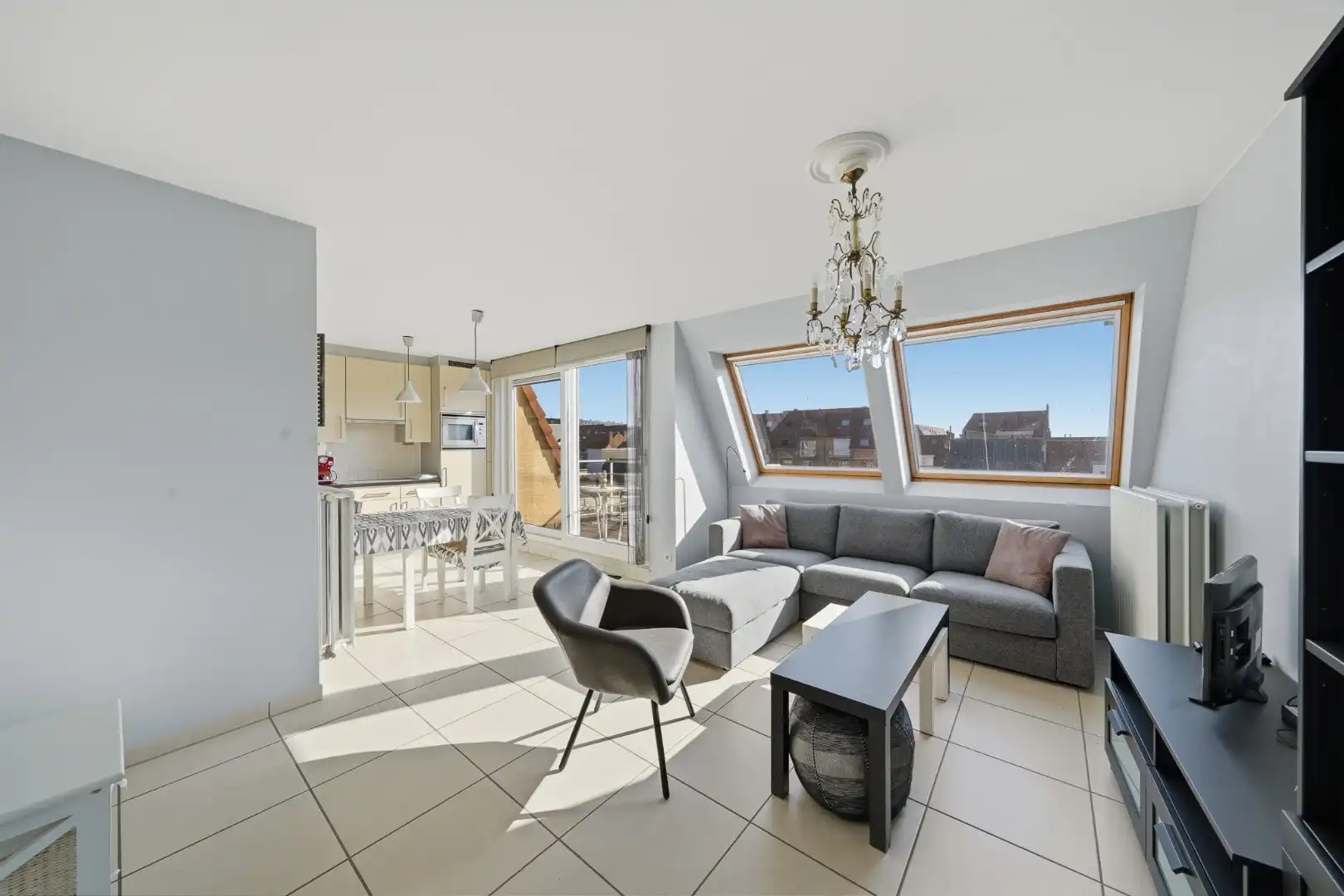 Instapklaar duplexappartement met open zicht en terras in Bredene foto 2