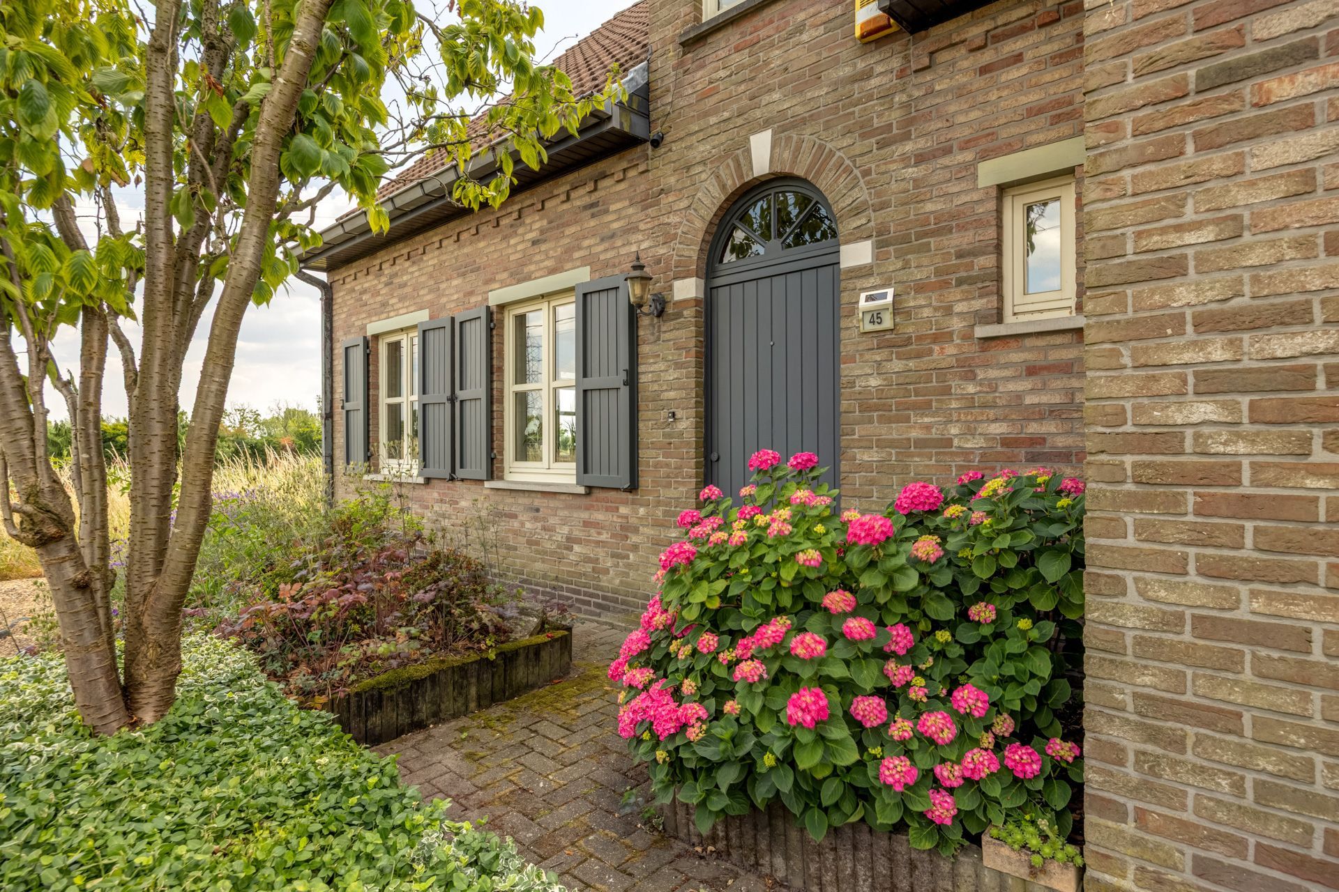Open bebouwing met 4 slpks en grote tuin foto 27