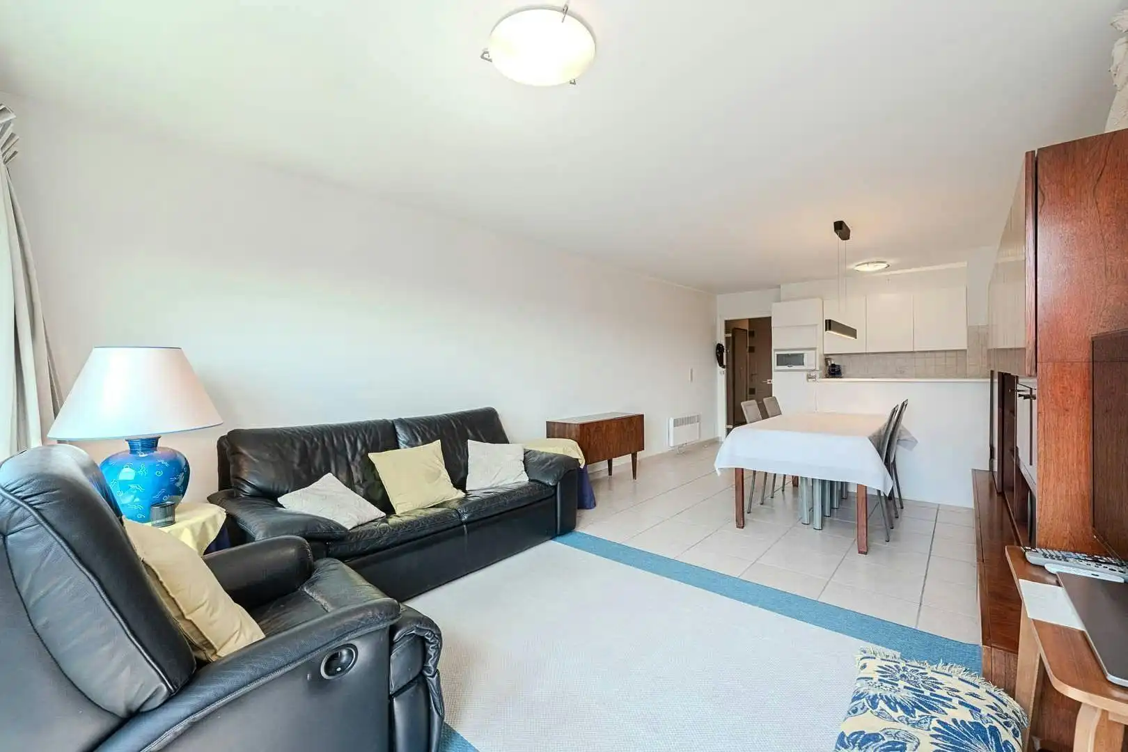 Instapklaar appartement met 2 slaapkamers en zijdelings zeezicht! foto 2