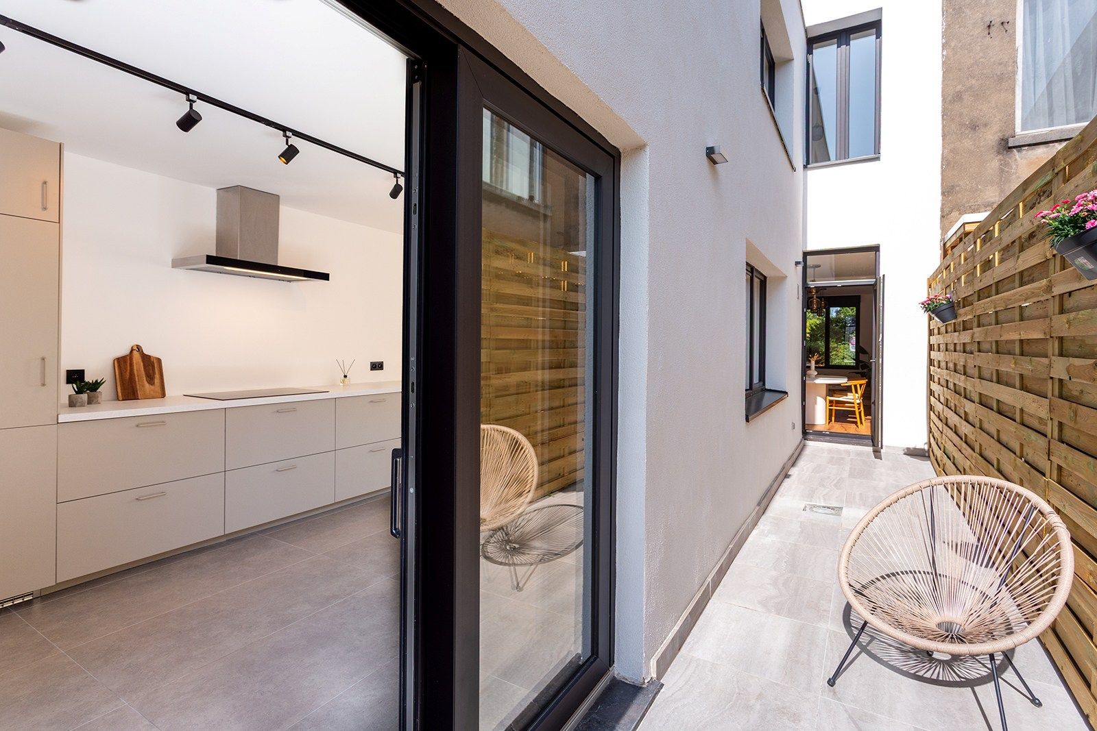 Tiptop gerenoveerde woning met tuin foto 7