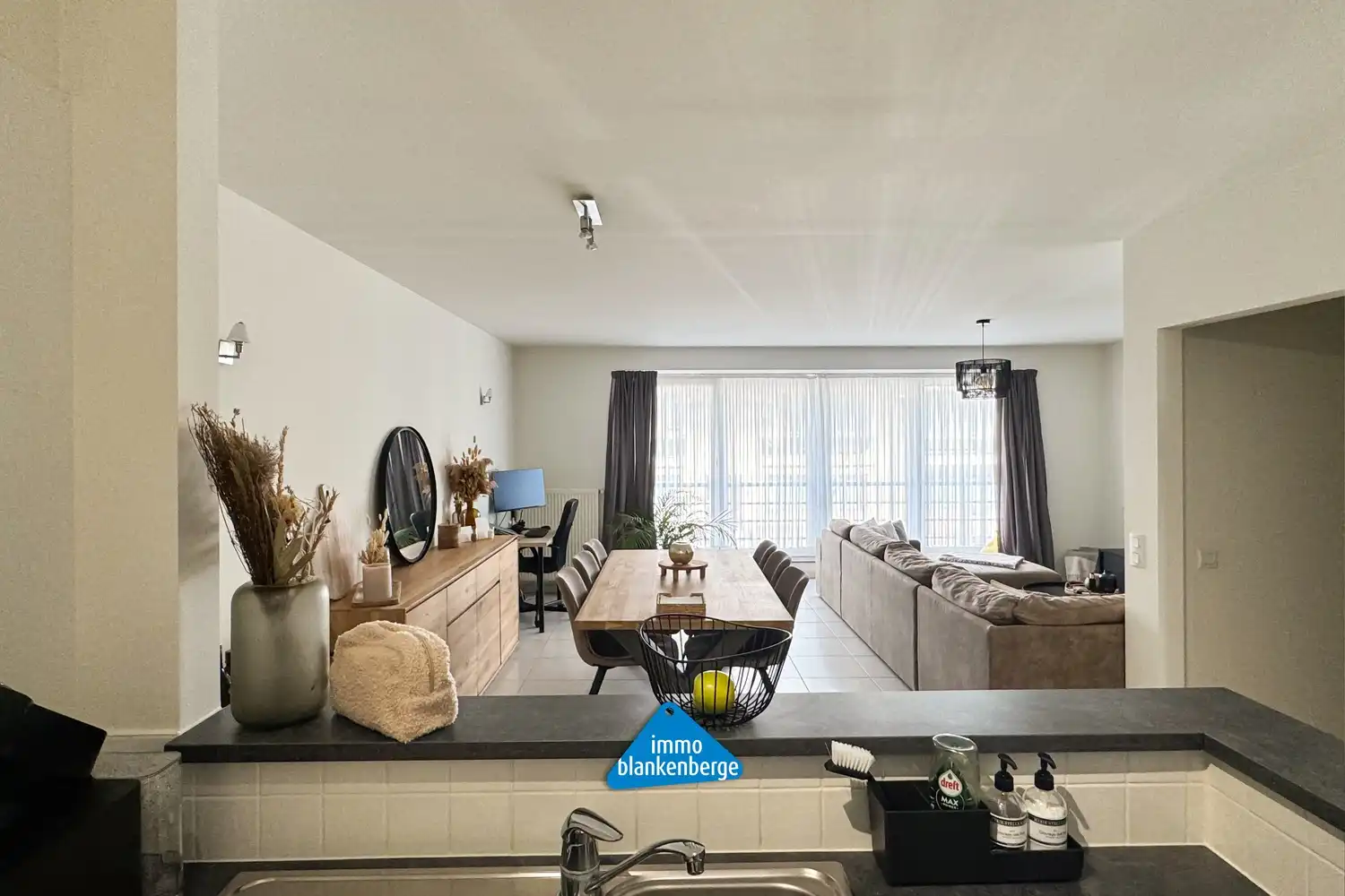 Ruim en modern appartement met twee slaapkamers foto 7