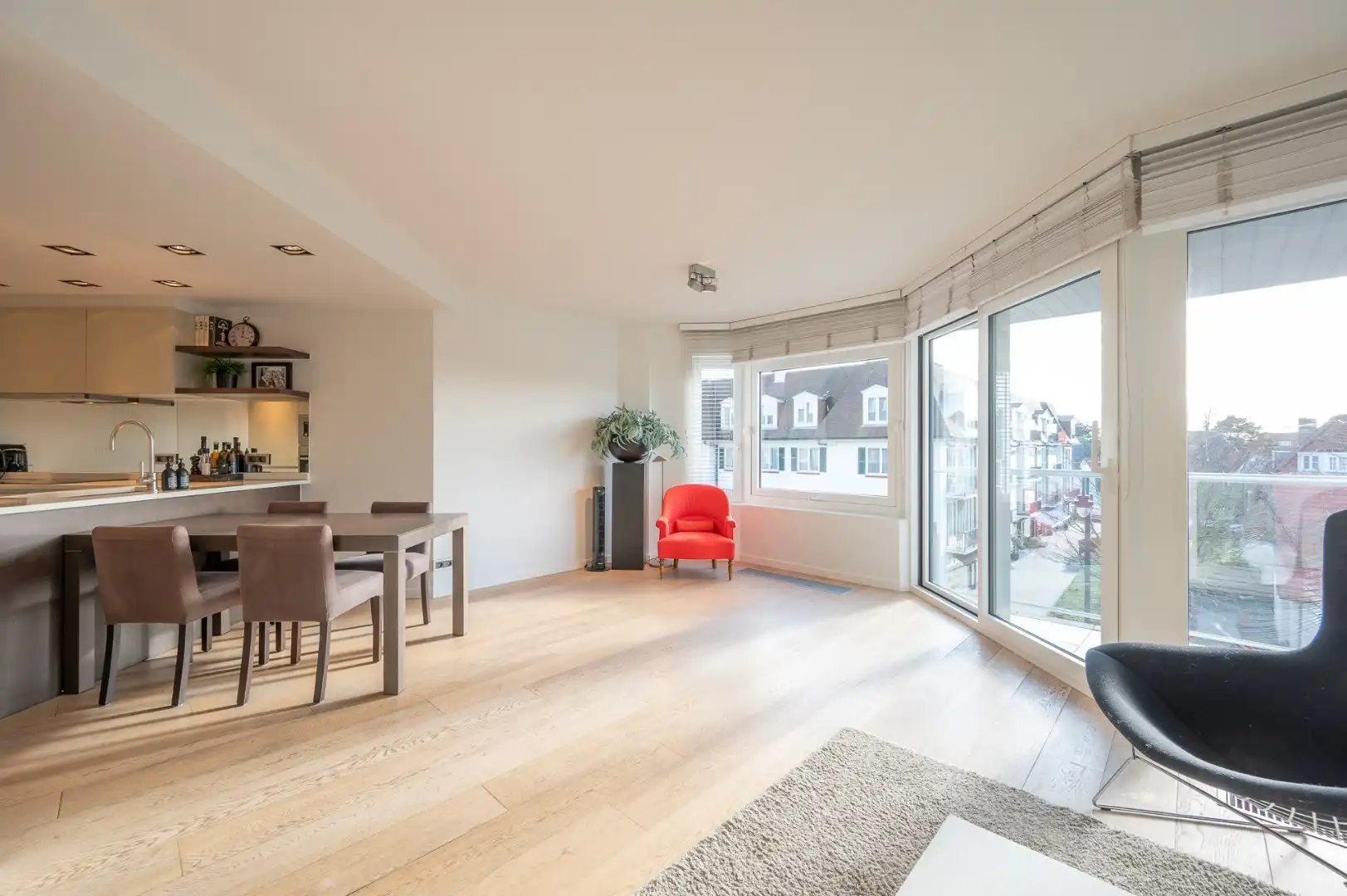 Perfect gelegen drie slaapkamer appartement met zonneterras foto 10