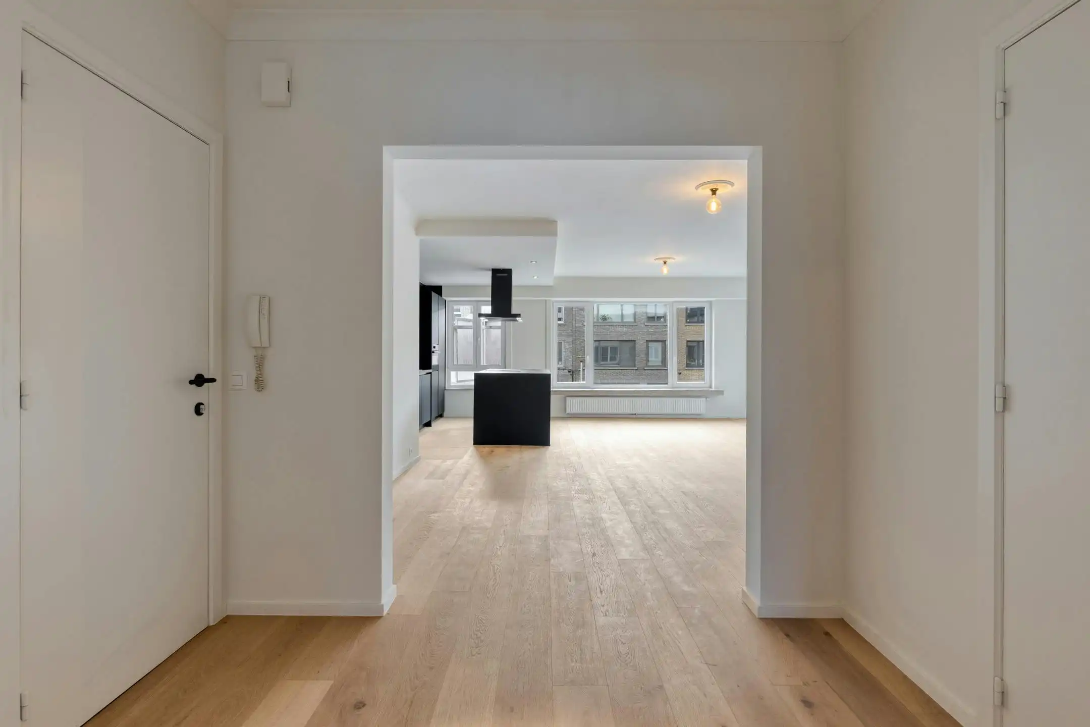 Prachtig gerenoveerd appartement met parking te Deurne! foto {{pictureIndex}}