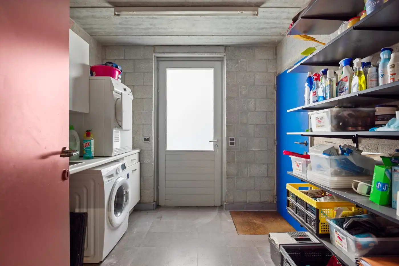 Vrijstaande architectenwoning met 5 slpk., atelier en dubbele garage op ruim perceel met zicht op de velden foto 40