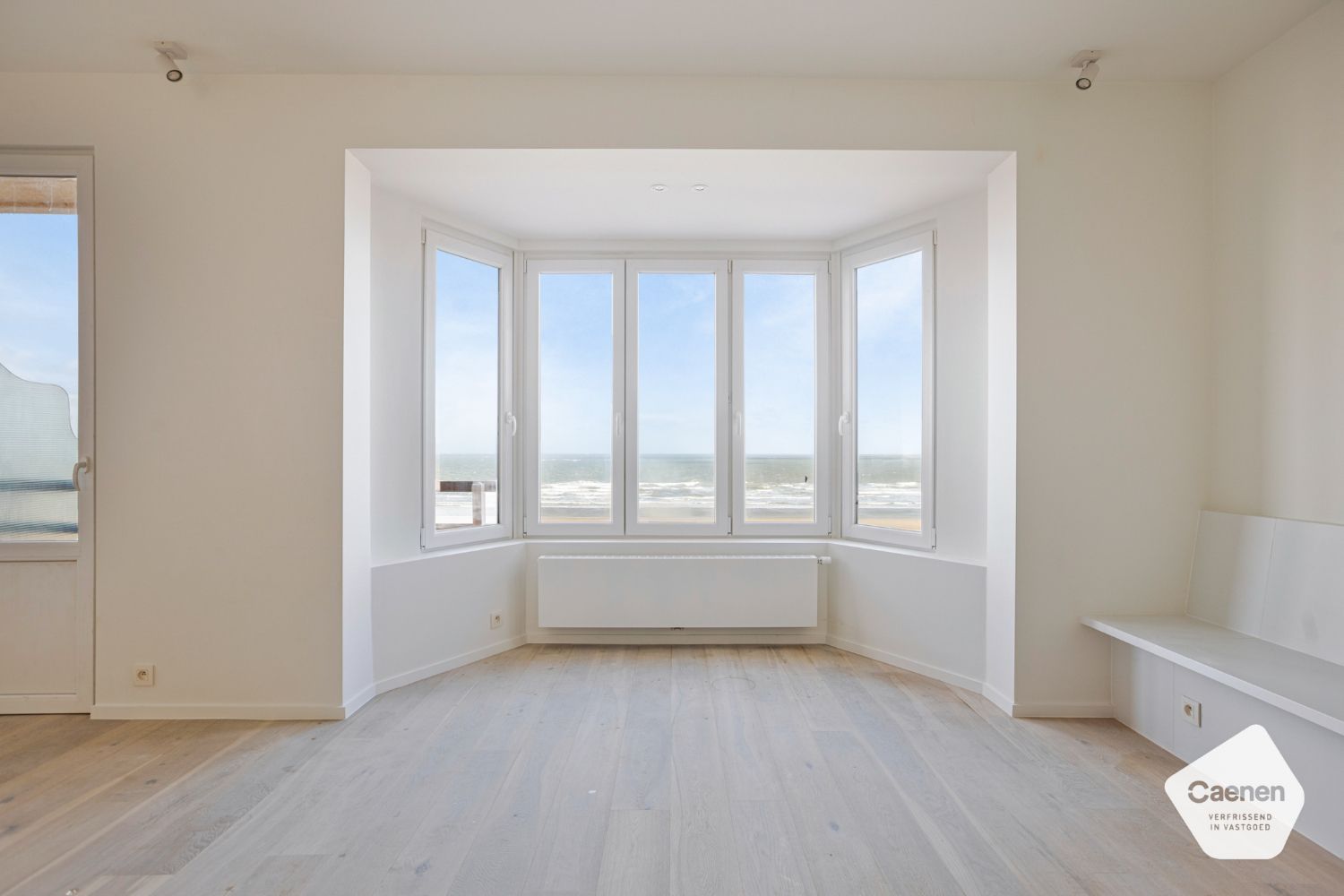 Prachtig totaal gerenoveerd appartement met frontaal zeezicht in De Panne foto 9
