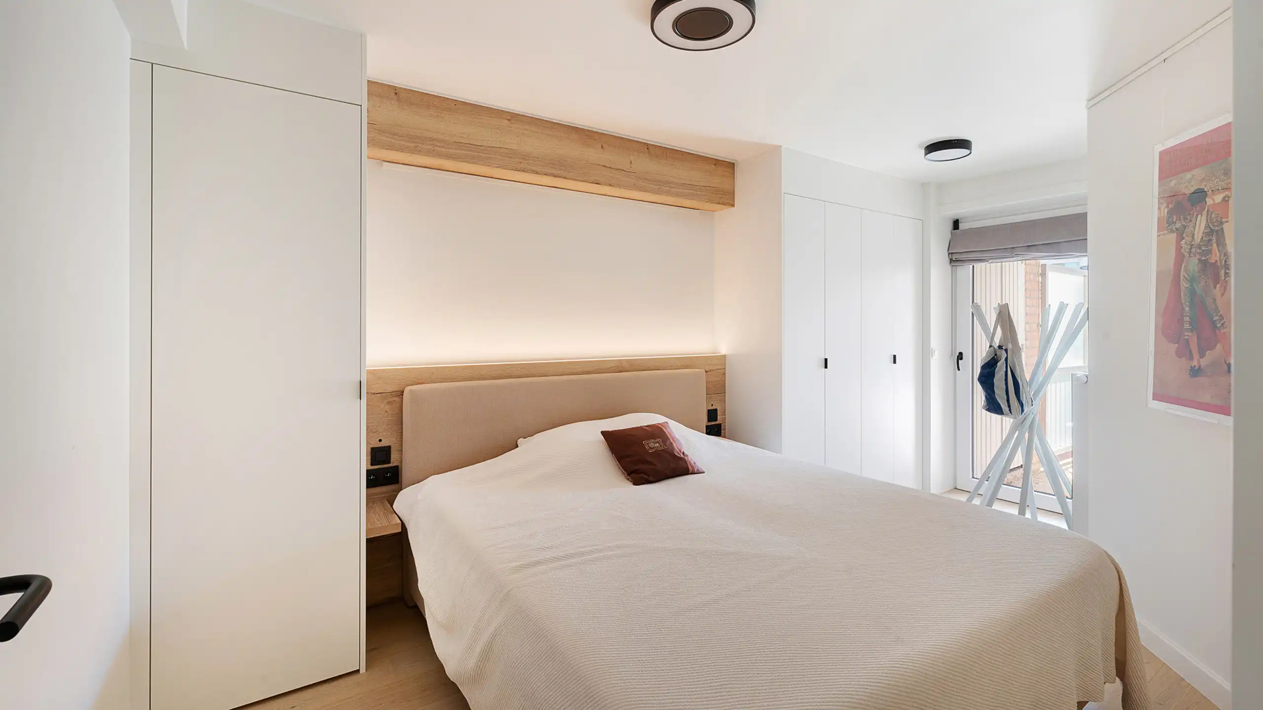 Lichtrijk gerenoveerd appartement met open zichten foto 19