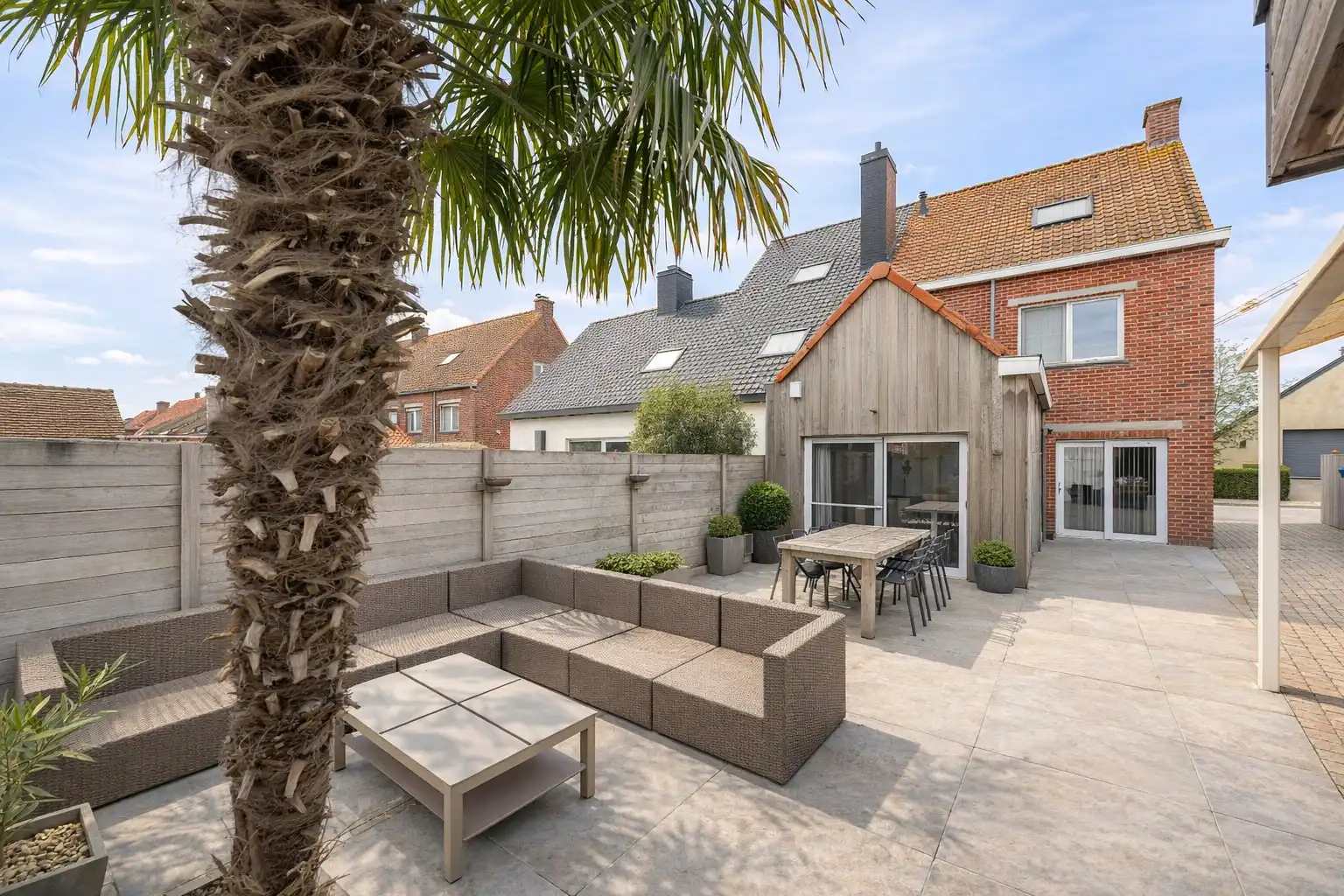 Hoofdfoto van de publicatie: INSTAPKLARE GEZINSWONING IN HARTJE PITTEM OP 390 m² 