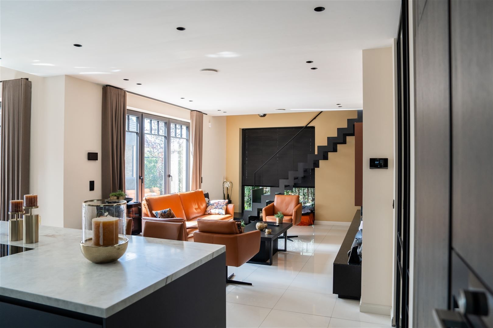 Prachtige woning met tuin en zwembad. foto 7